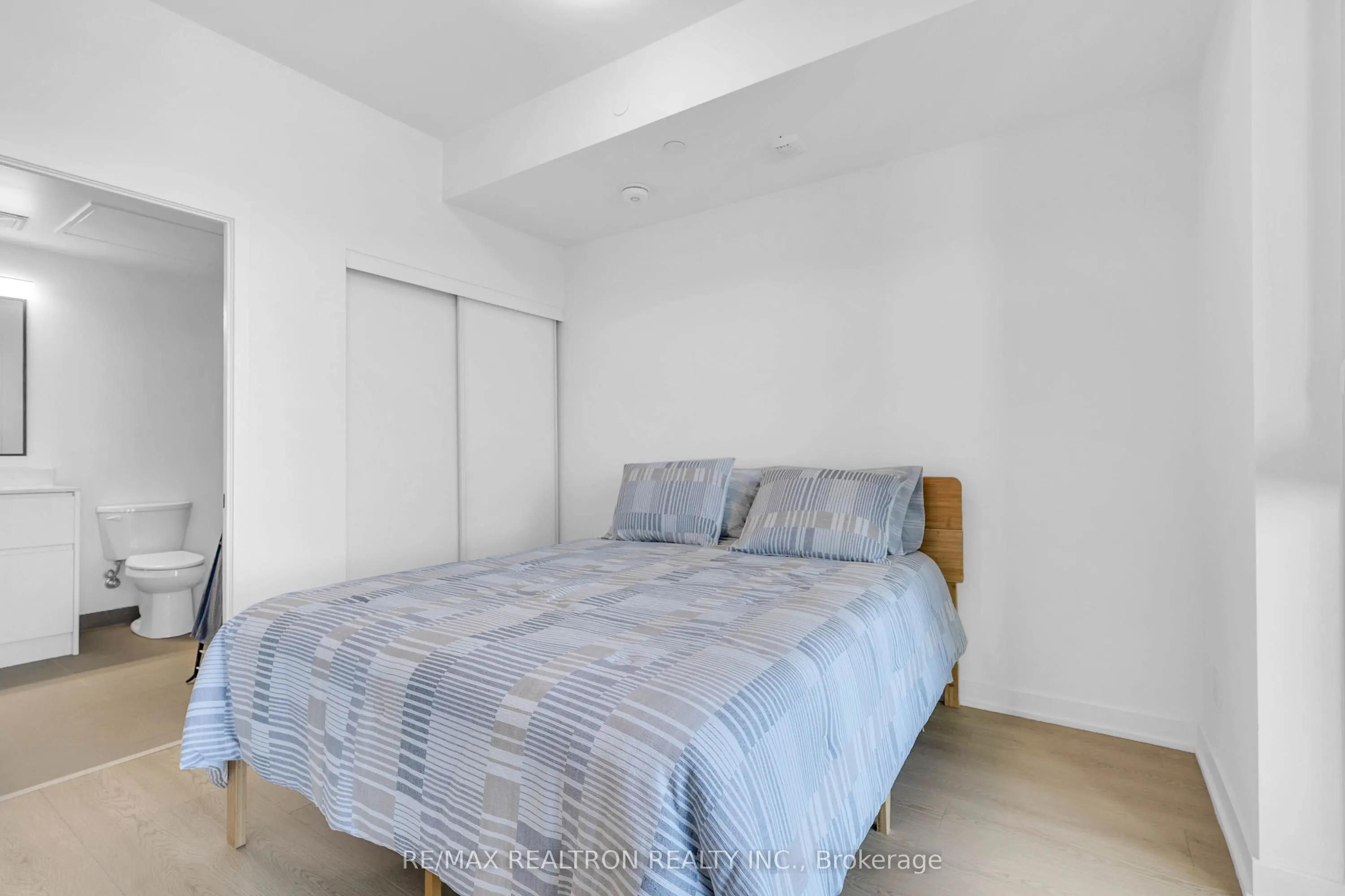 31 Huron Street, #221