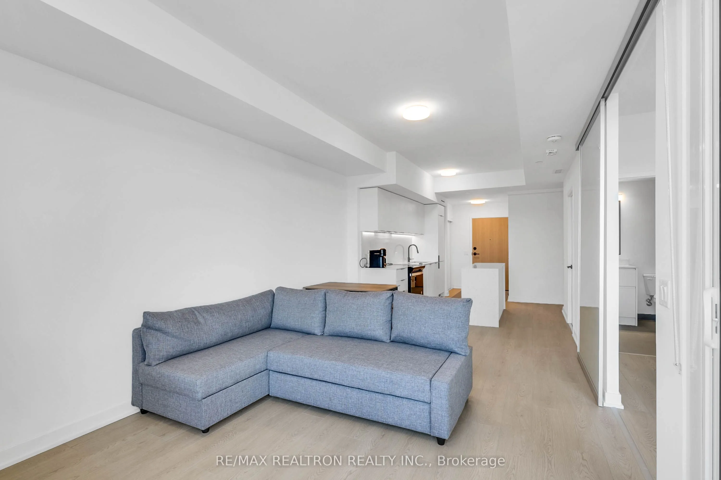 31 Huron Street, #221