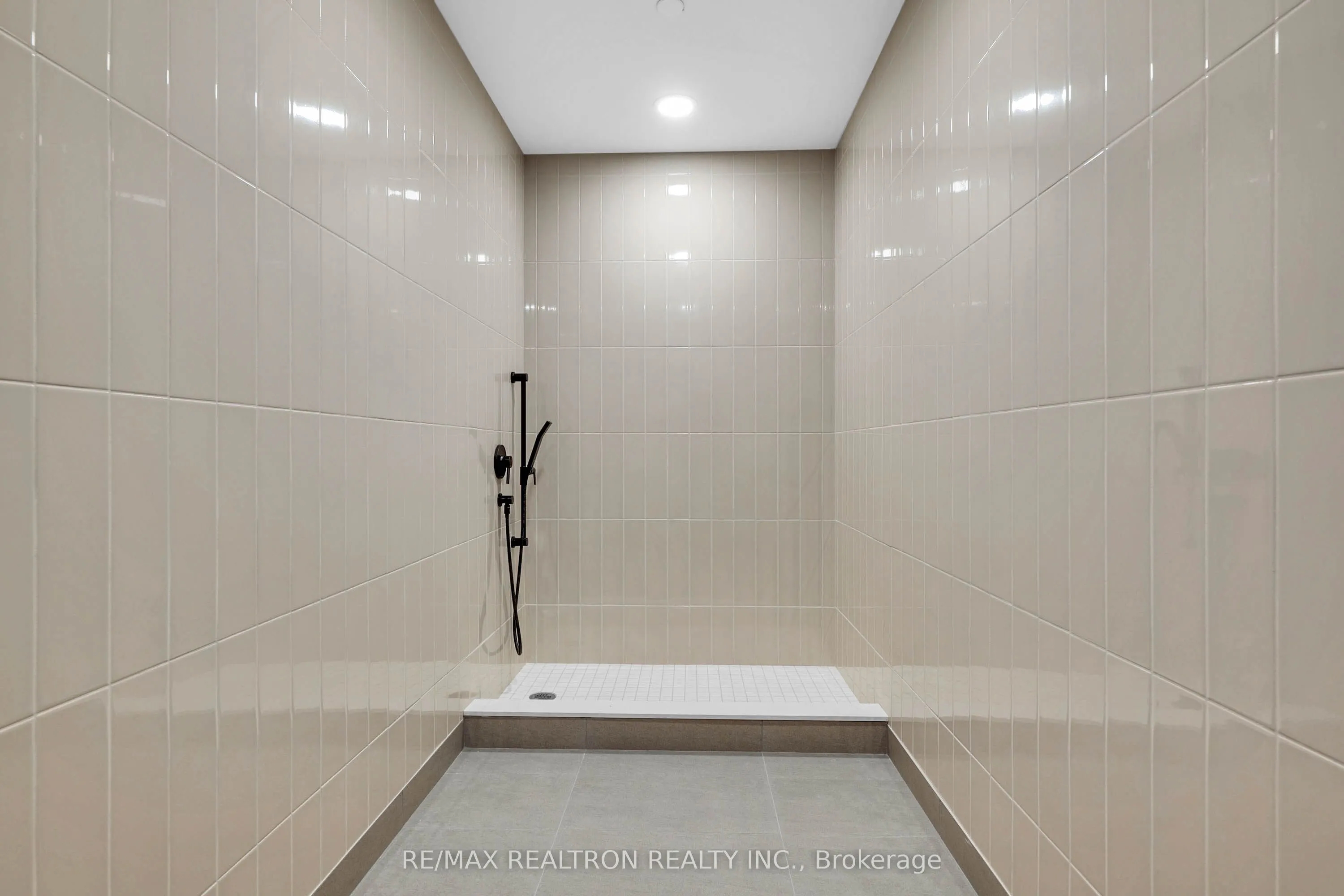 31 Huron Street, #221