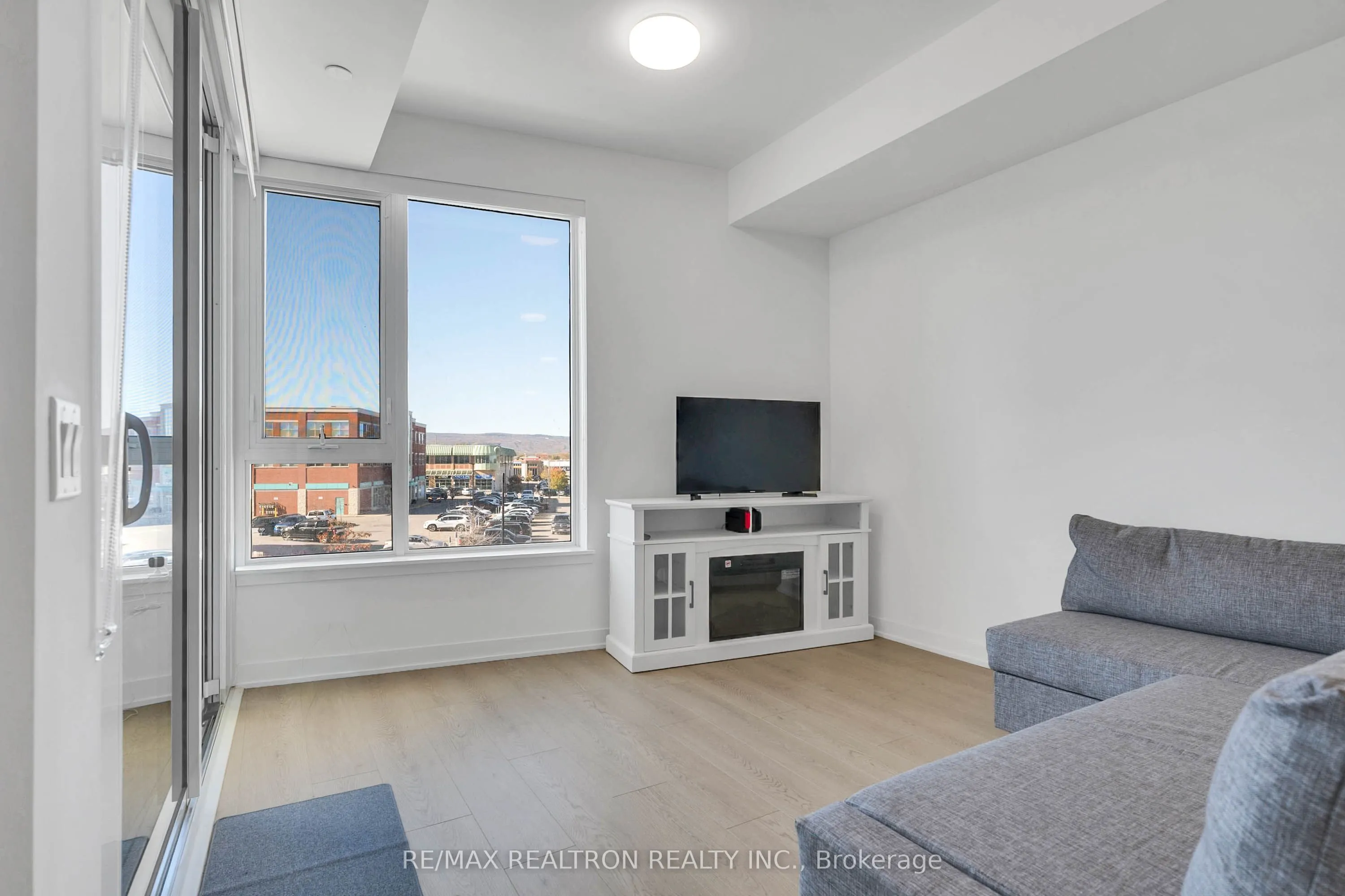 31 Huron Street, #221