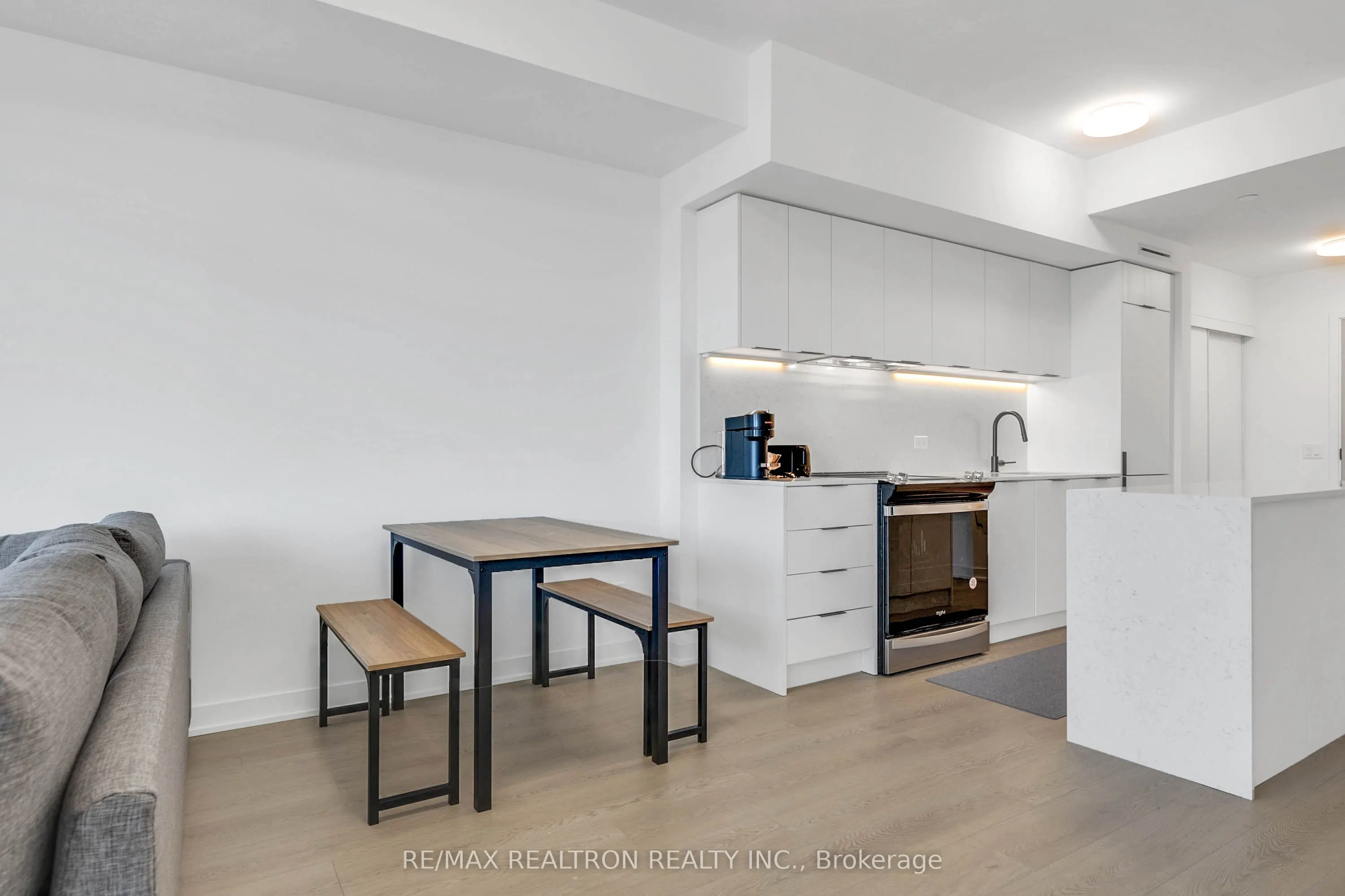 31 Huron Street, #221