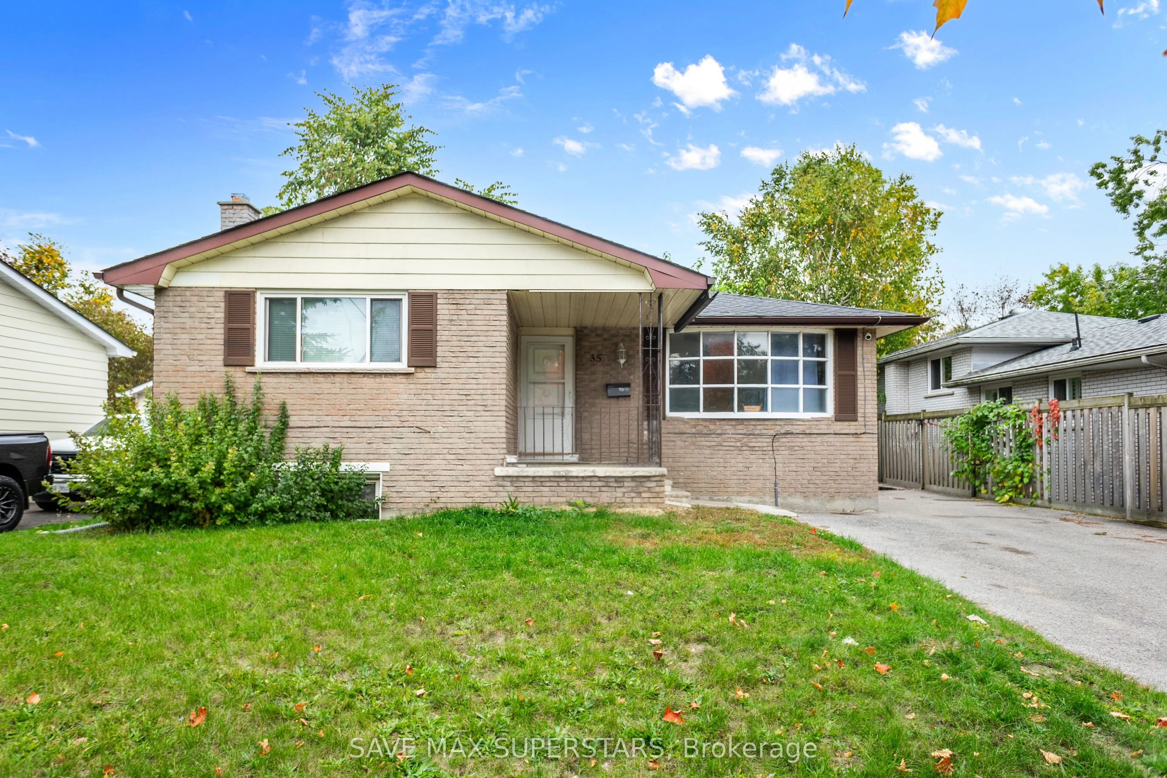 35 BERNICK Drive, #DUPLEX