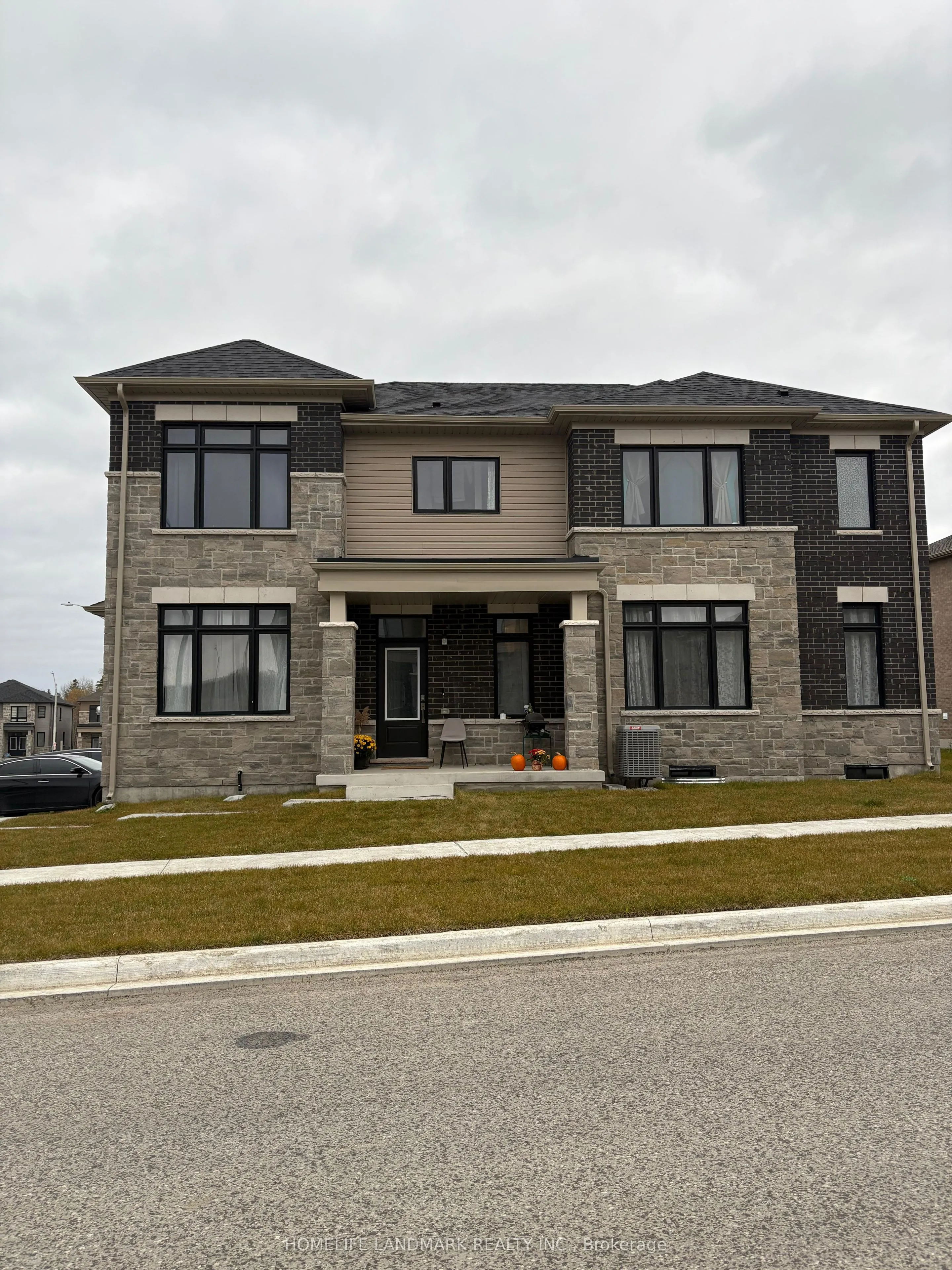 21 Kingsbury Trail E