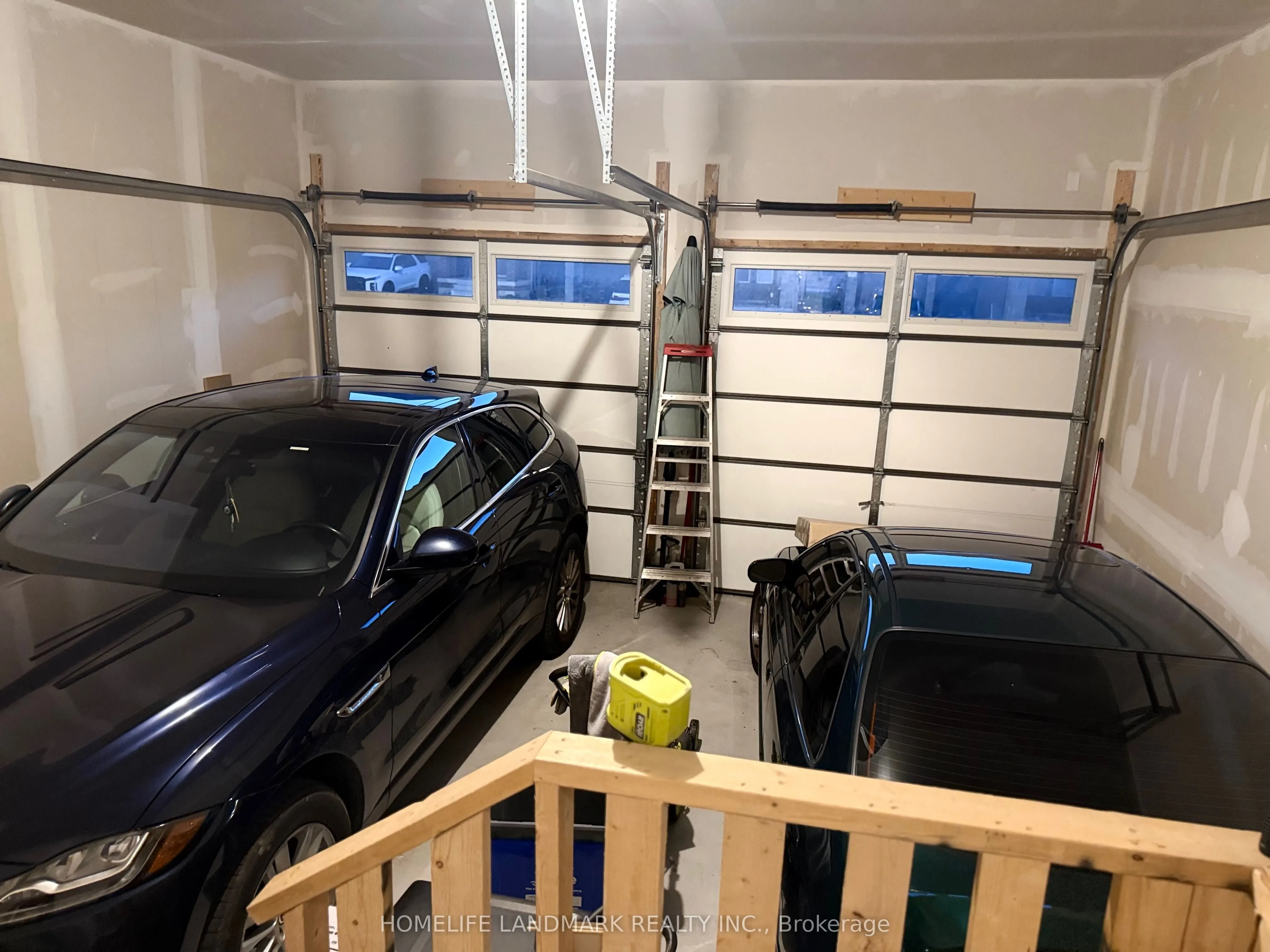 21 Kingsbury Trail E