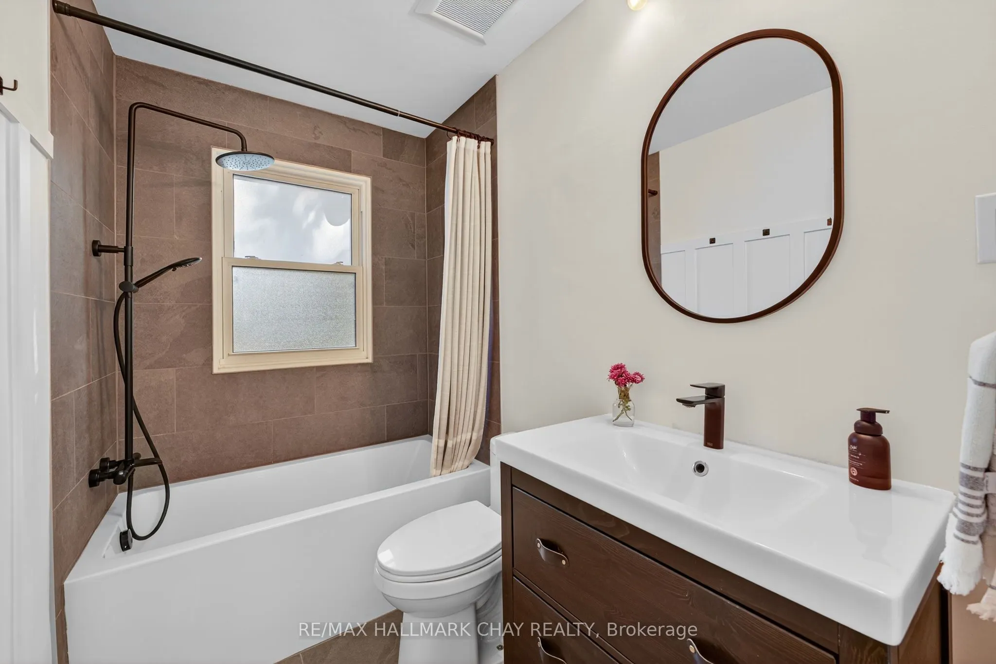 255 Codrington Street