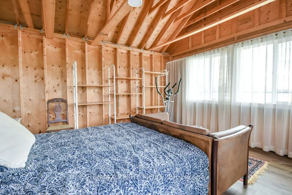 1467 Cunningham Crescent