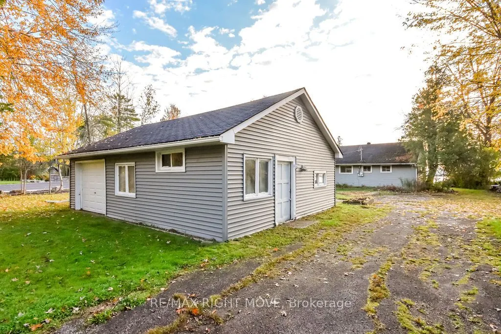 1467 Cunningham Crescent