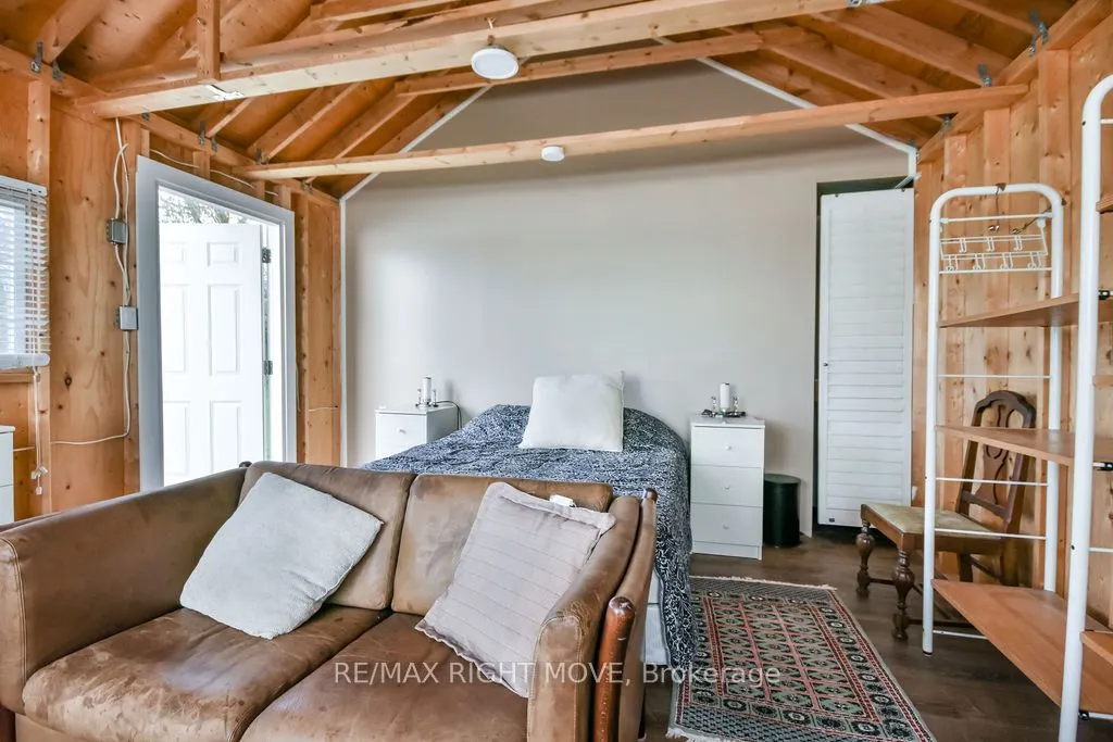 1467 Cunningham Crescent