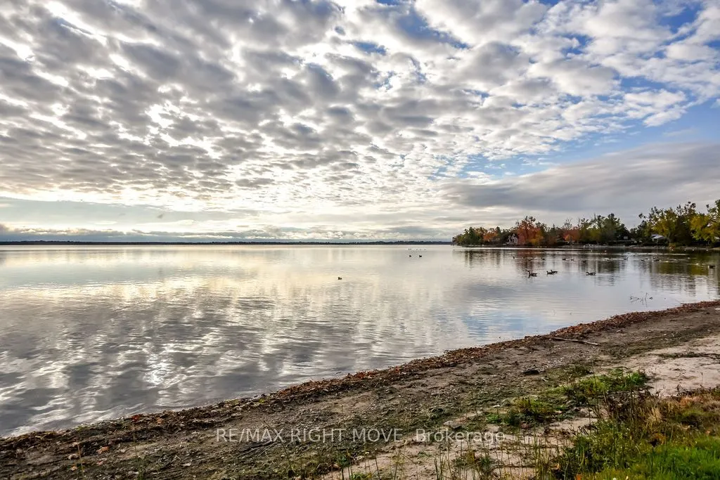 1467 Cunningham Crescent