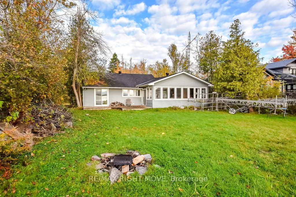 1467 Cunningham Crescent