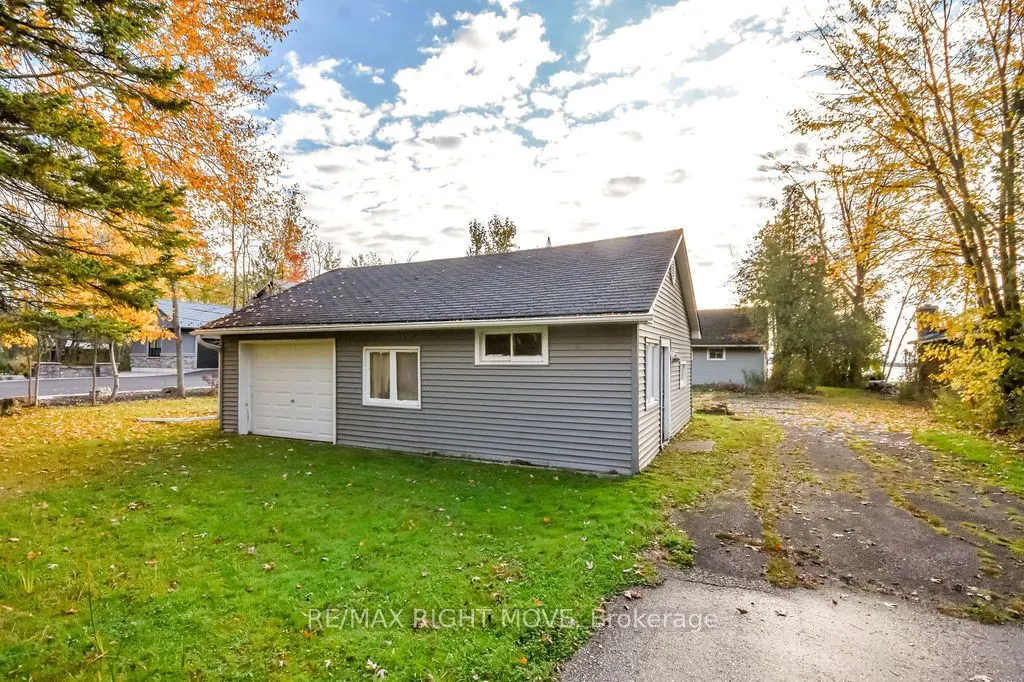 1467 Cunningham Crescent