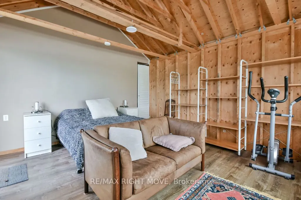 1467 Cunningham Crescent