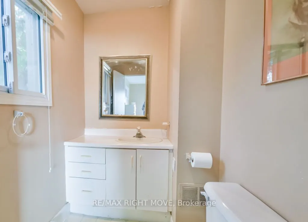 1467 Cunningham Crescent