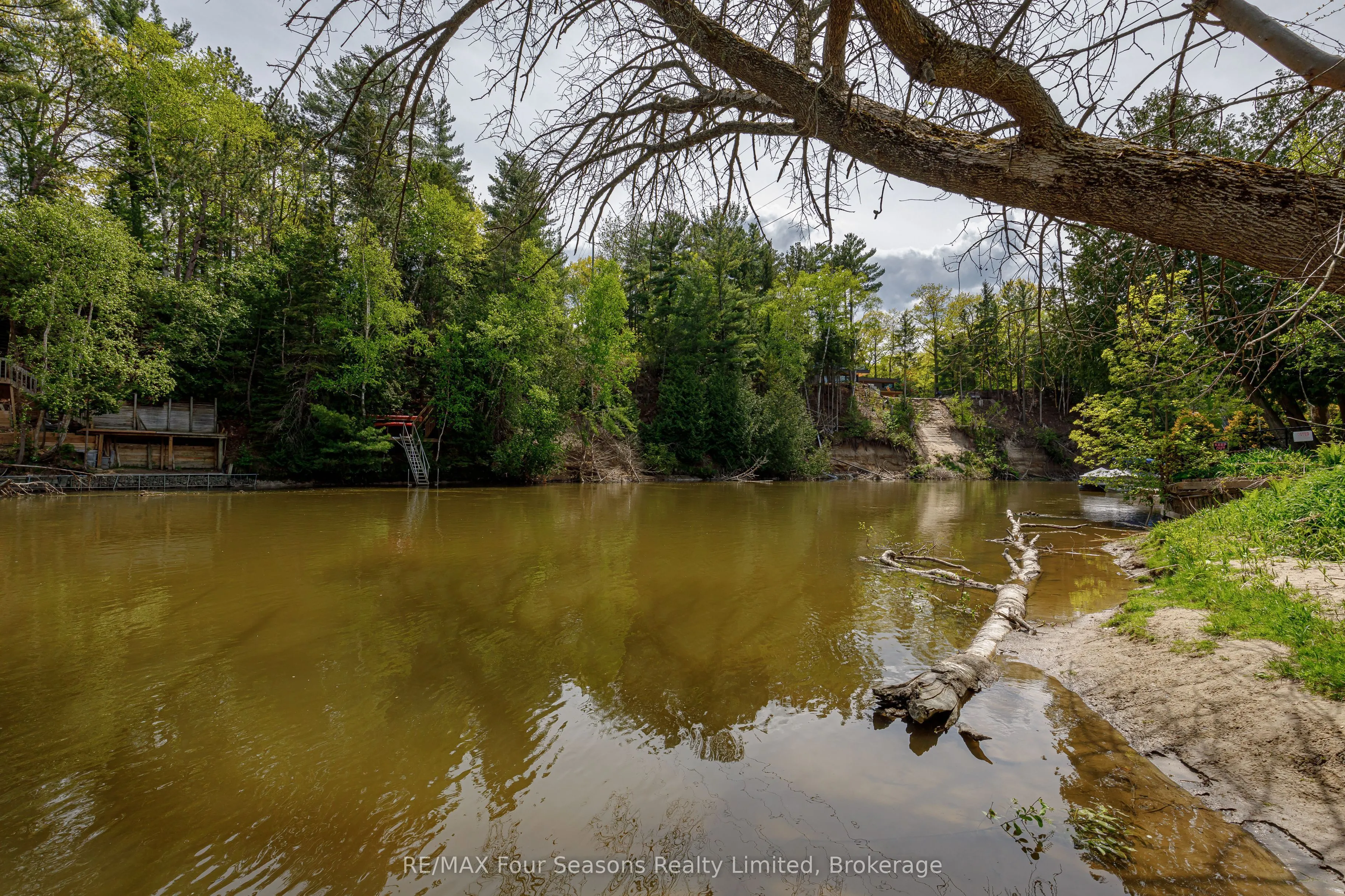 828 Oxbow Park Drive