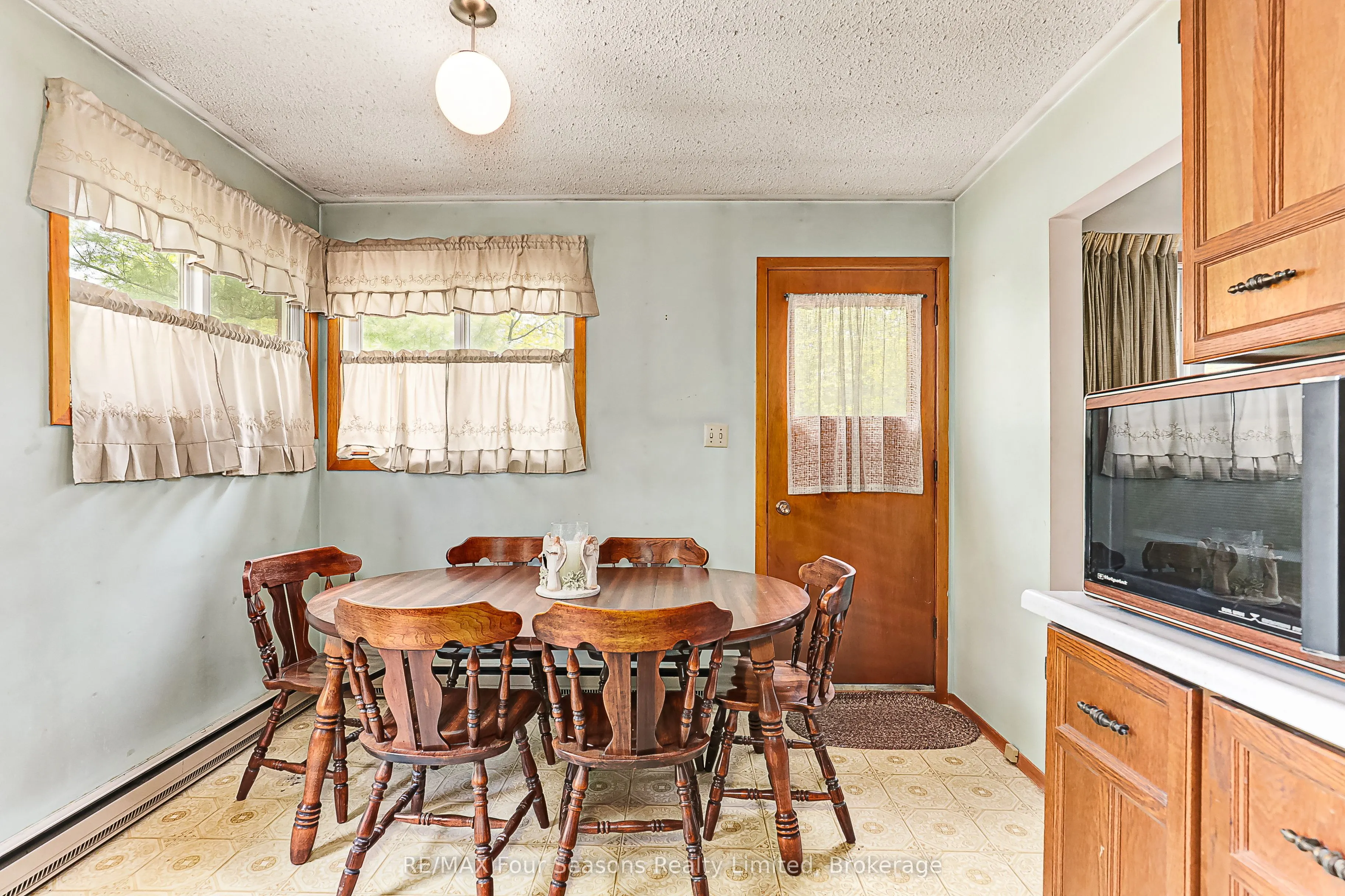 828 Oxbow Park Drive