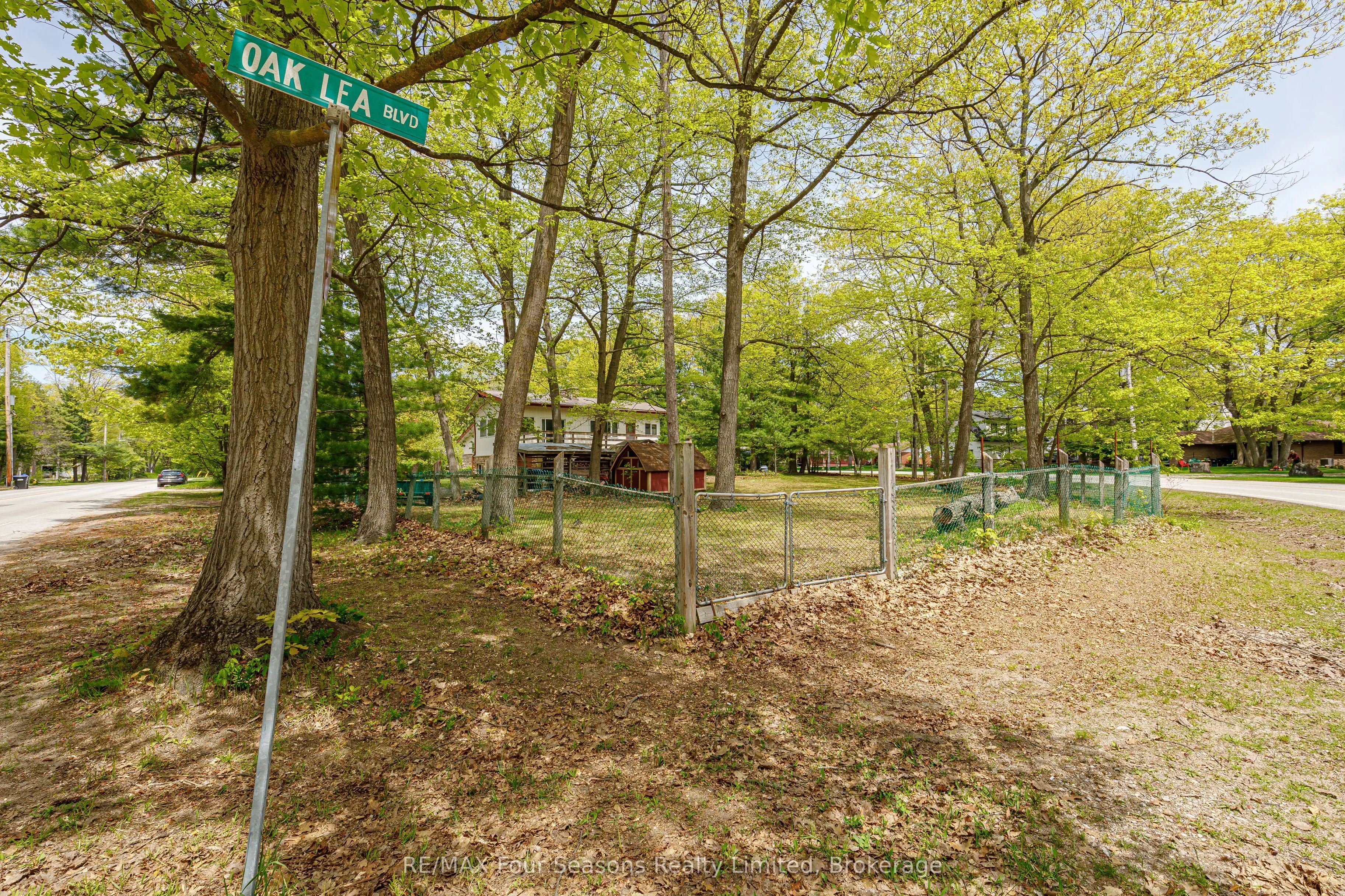 828 Oxbow Park Drive