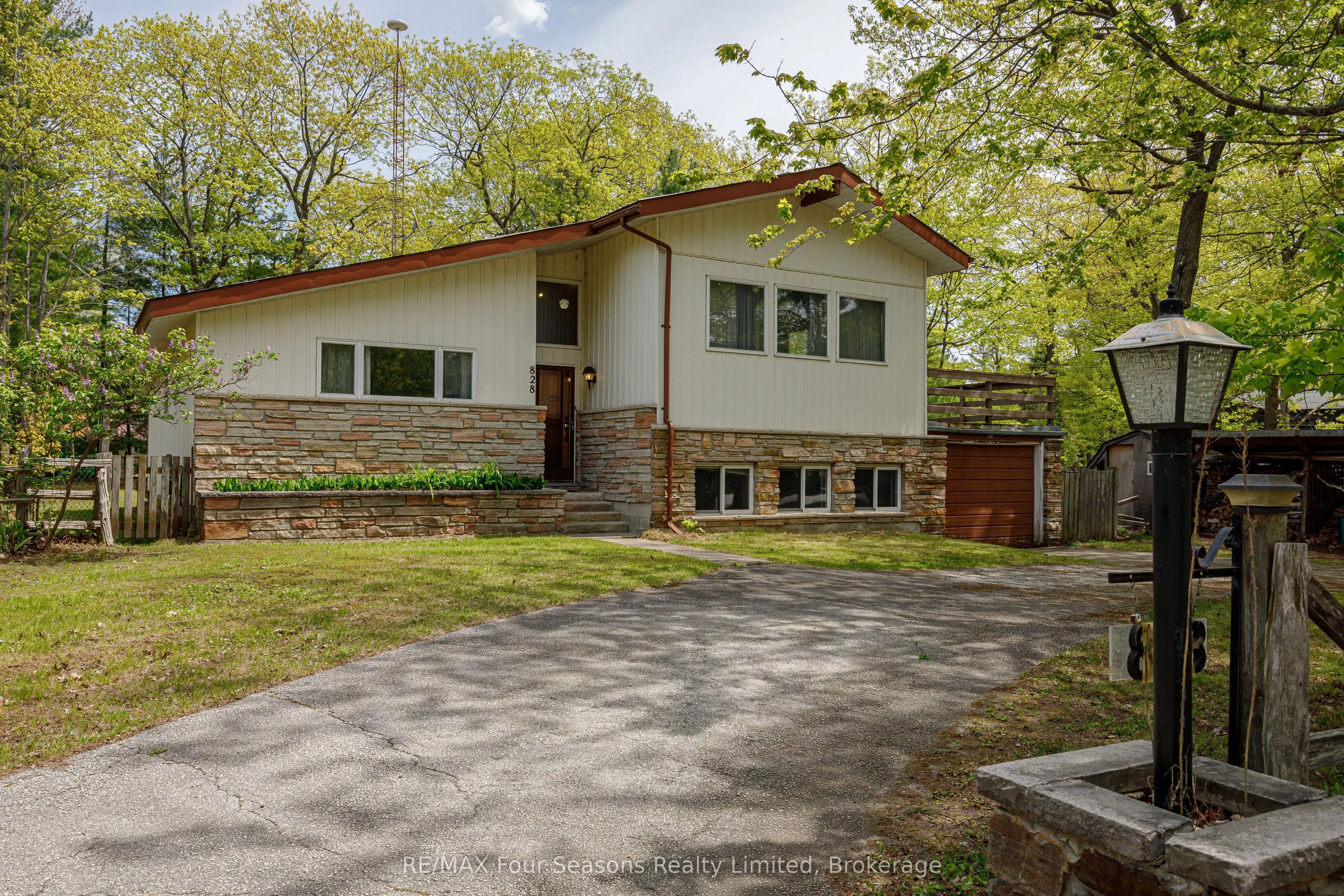 828 Oxbow Park Drive