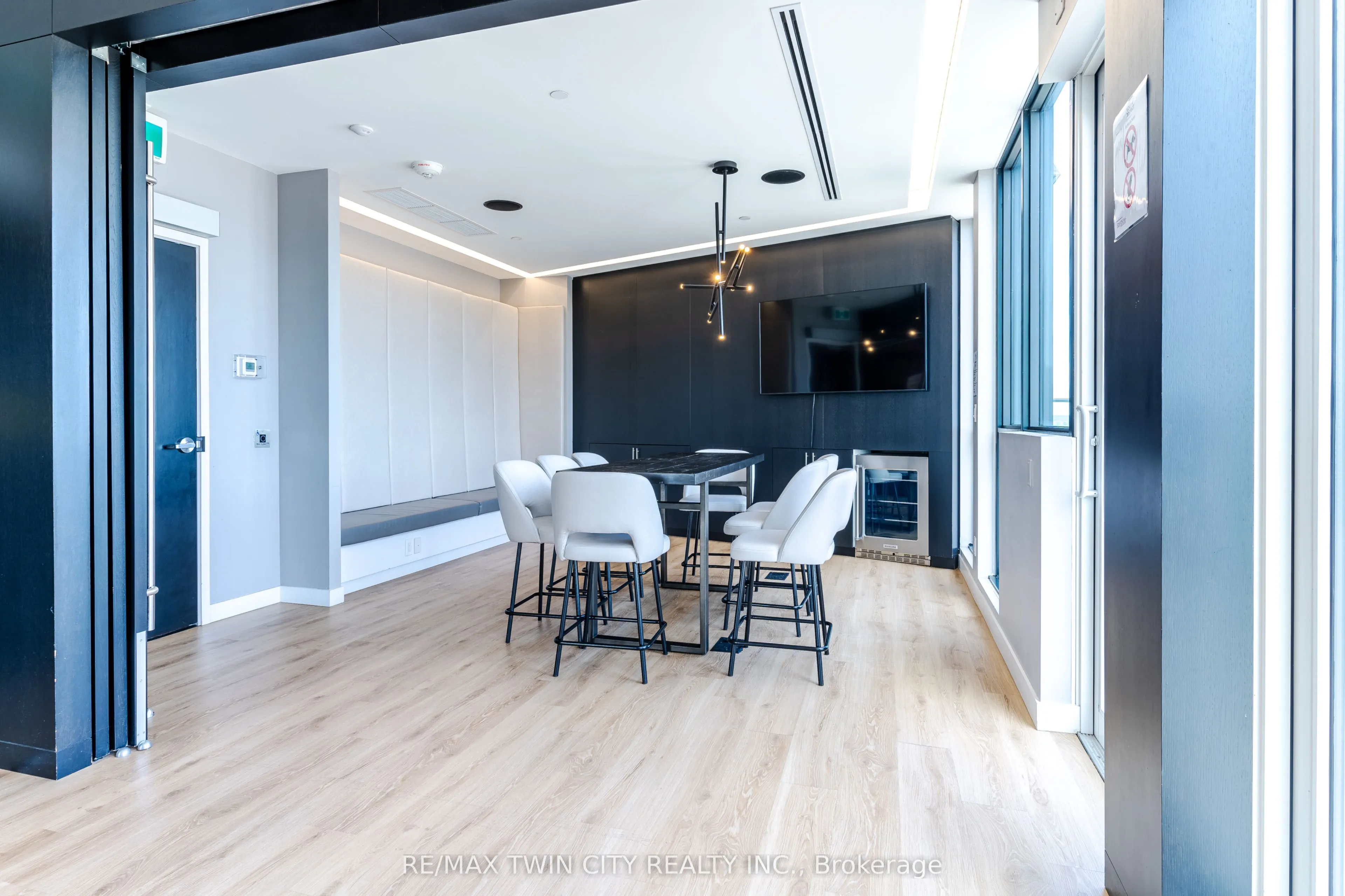 681 Yonge Street, #409