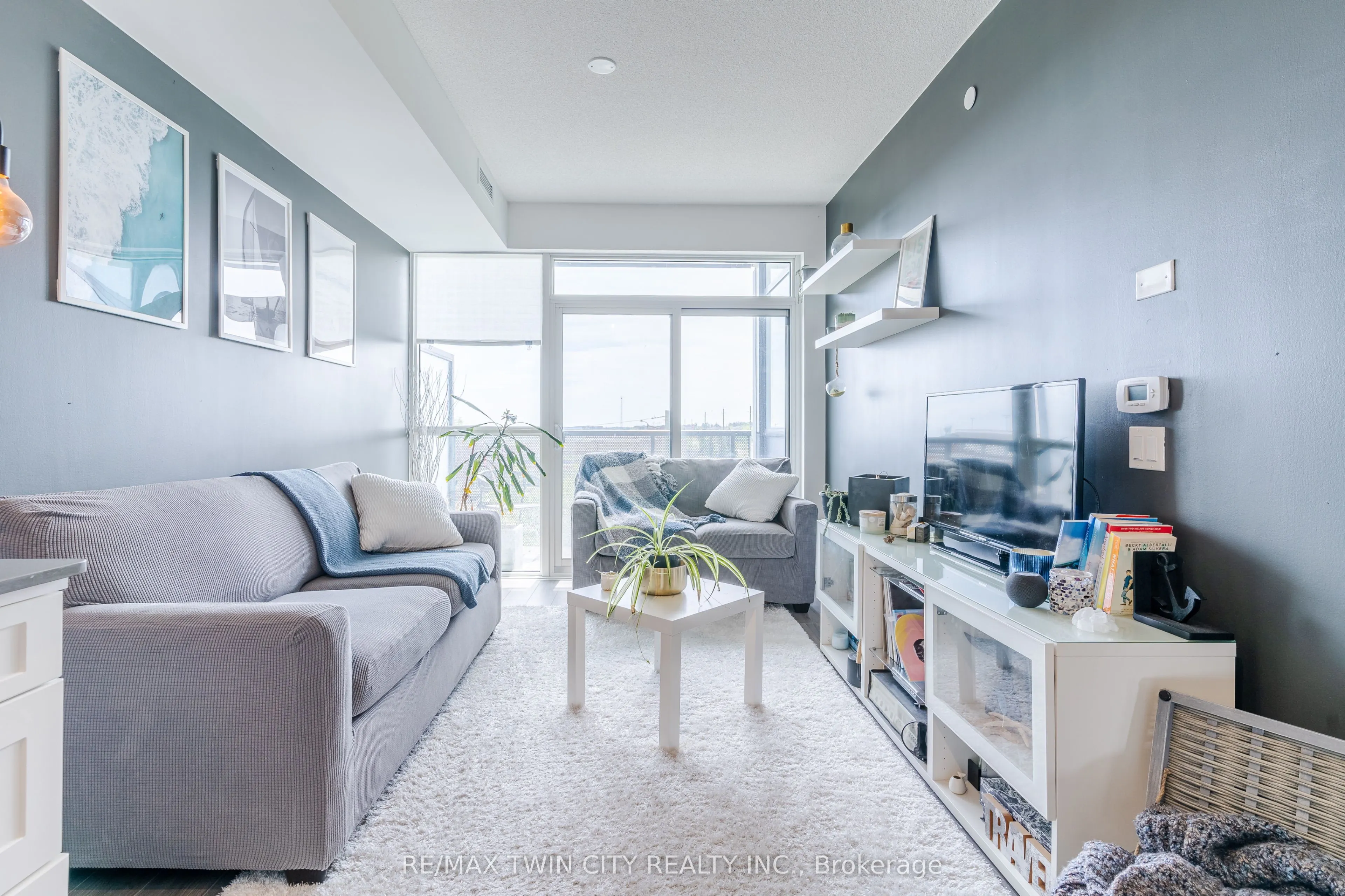 681 Yonge Street, #409