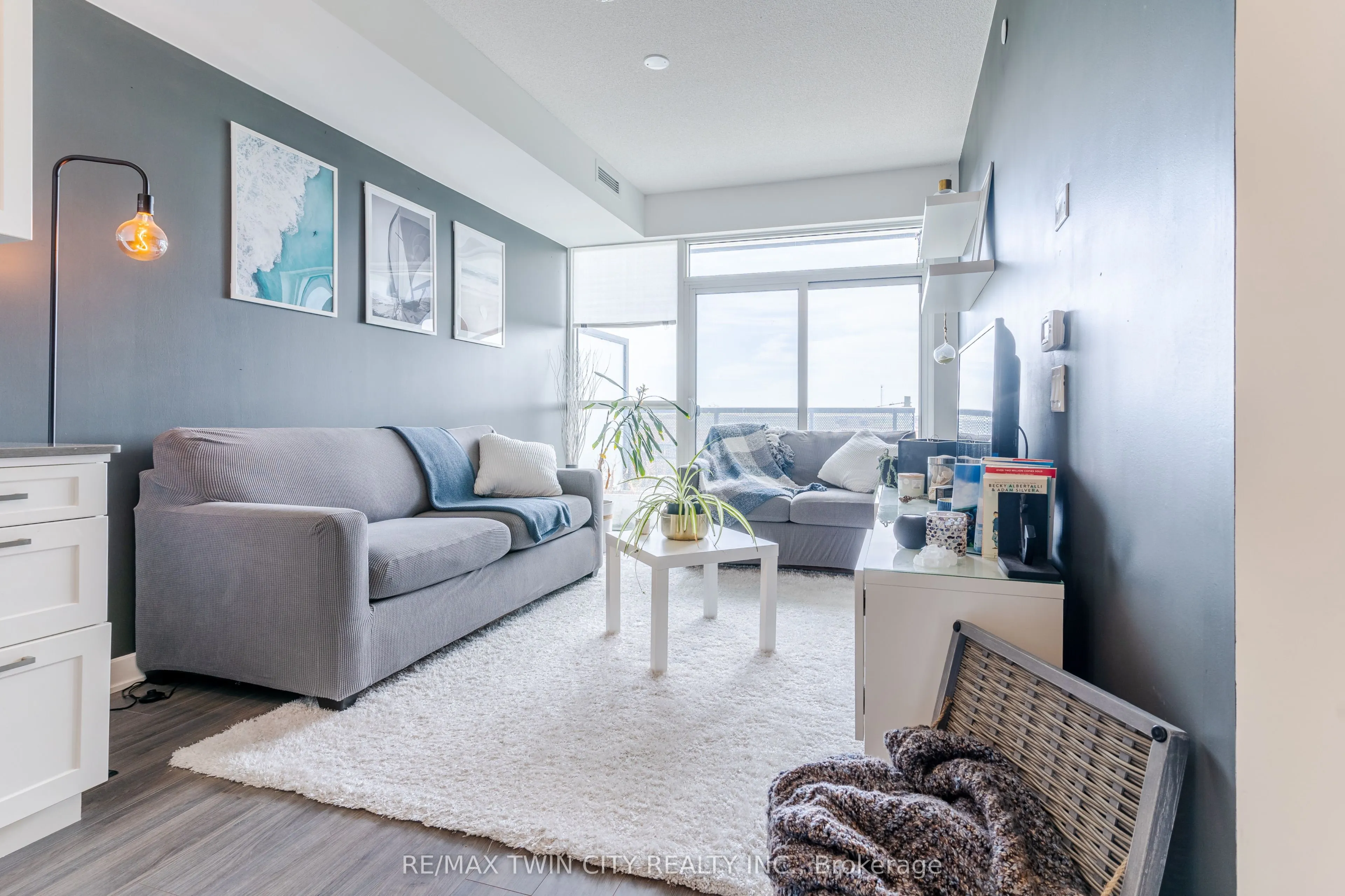 681 Yonge Street, #409