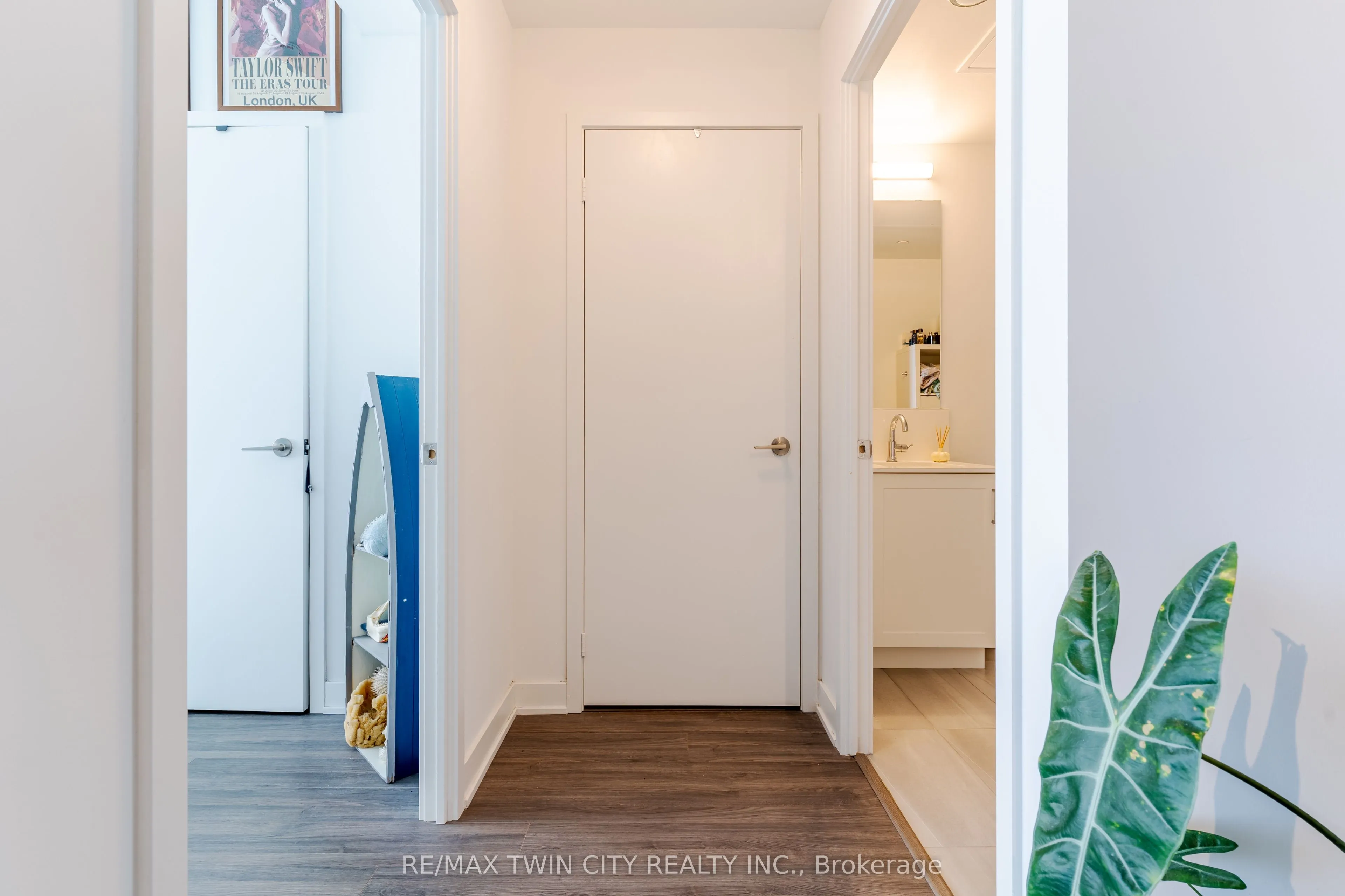 681 Yonge Street, #409