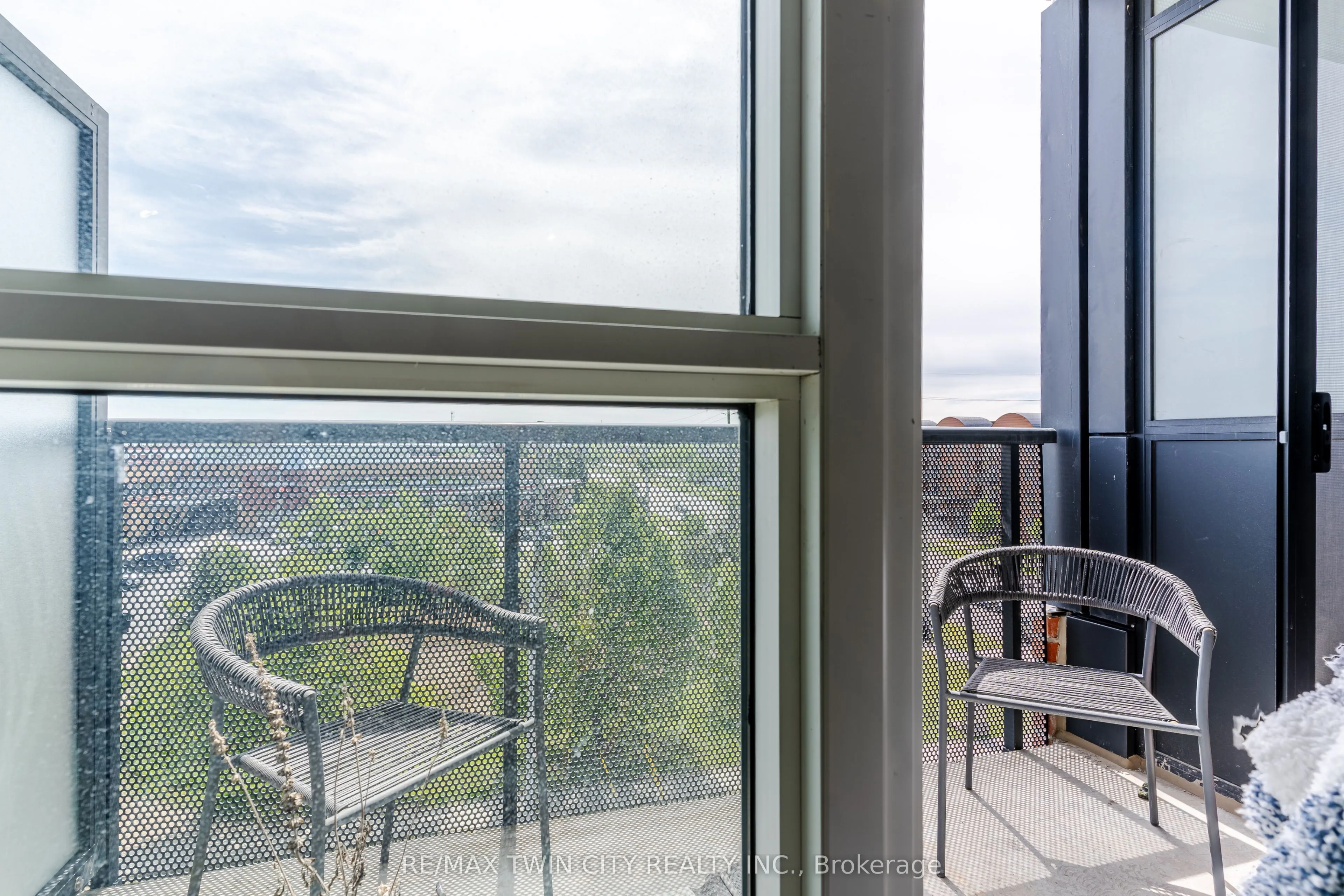 681 Yonge Street, #409