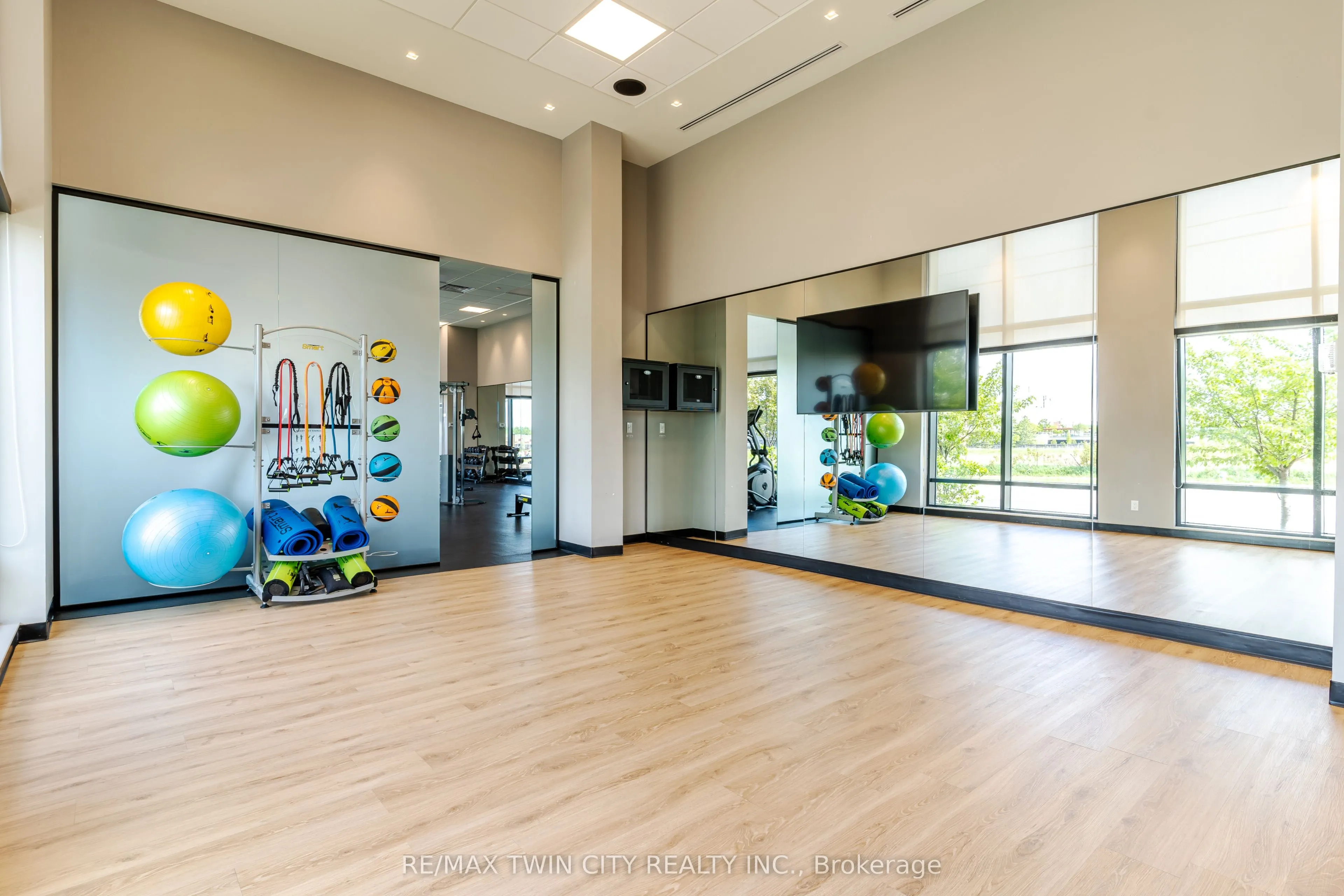 681 Yonge Street, #409