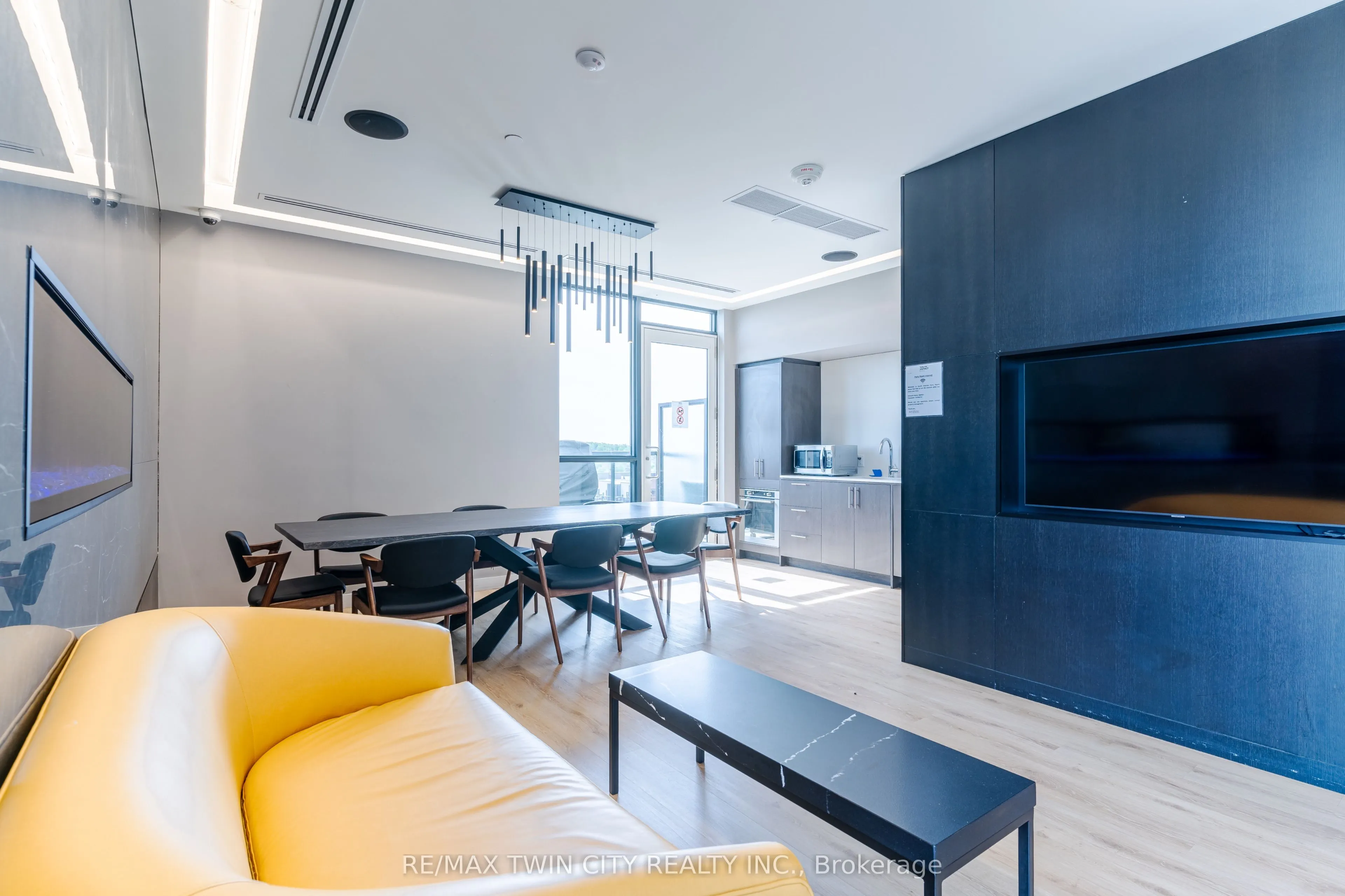 681 Yonge Street, #409