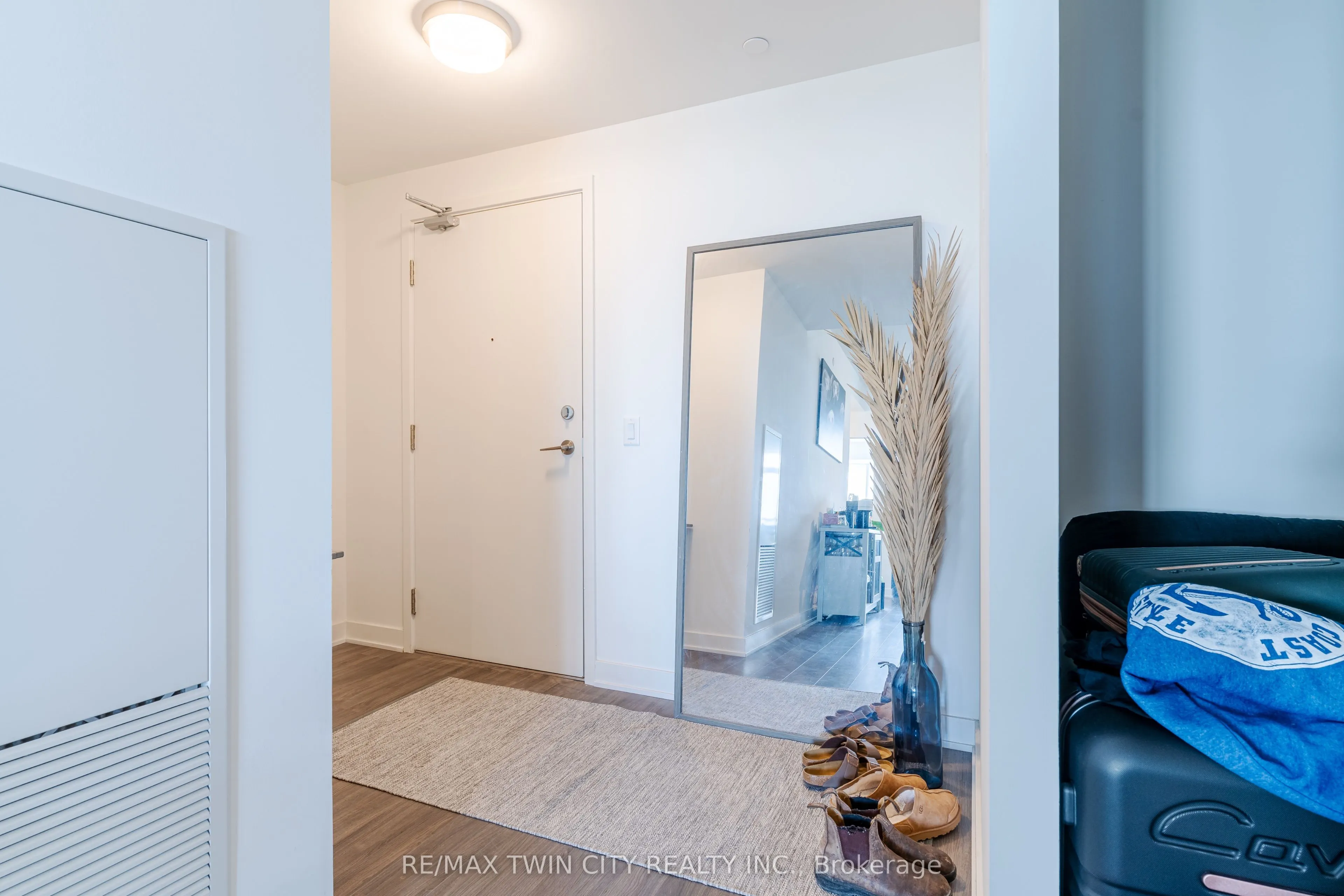 681 Yonge Street, #409