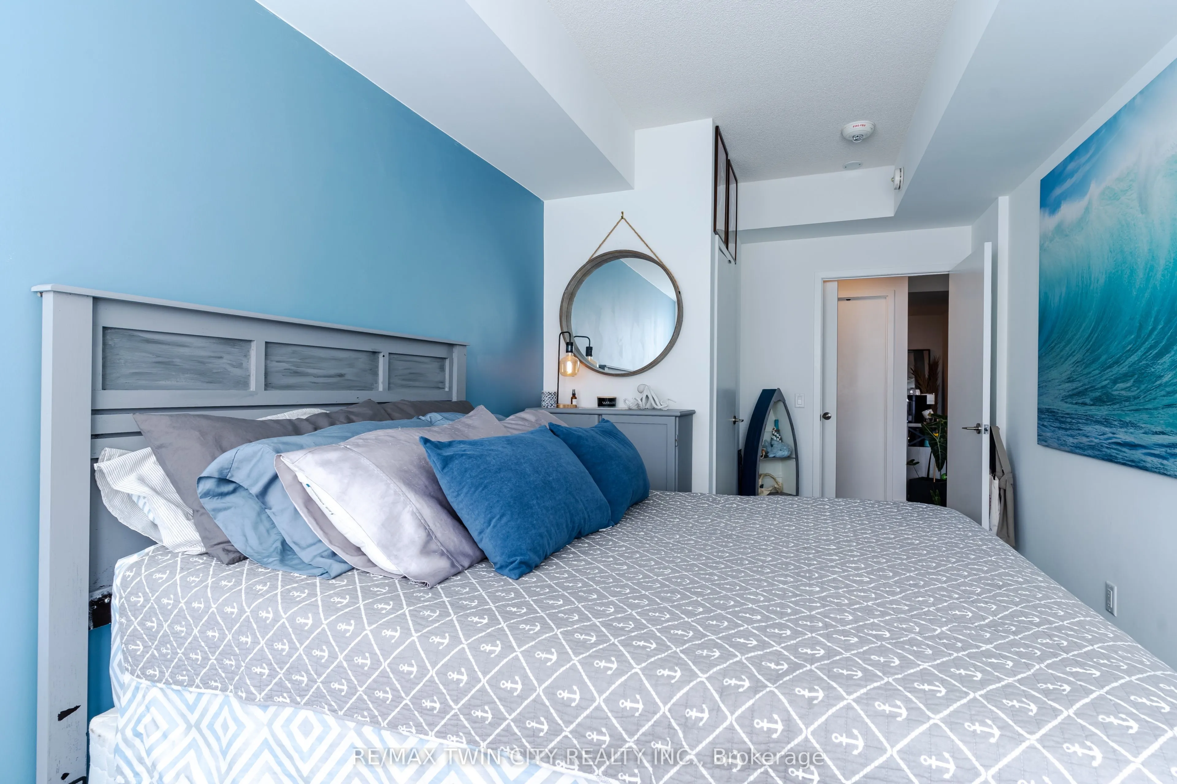 681 Yonge Street, #409