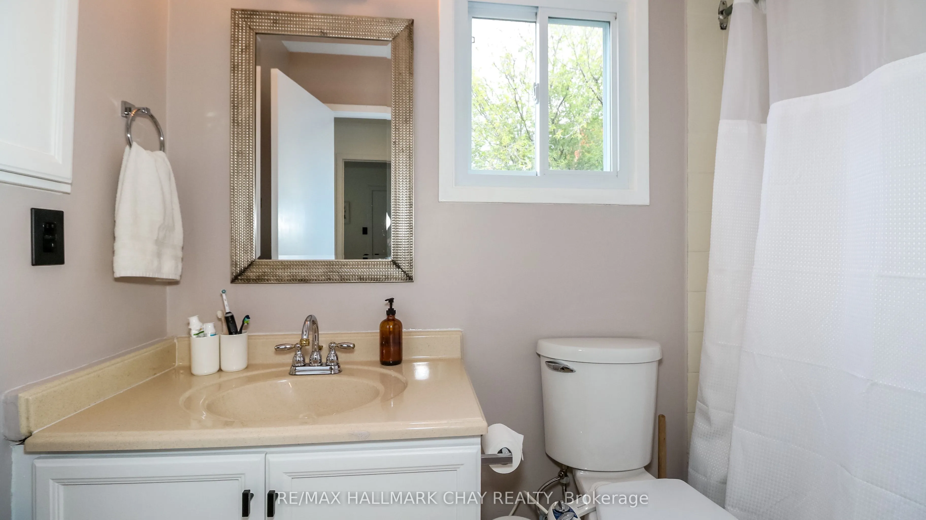 75 Elizabeth Street W