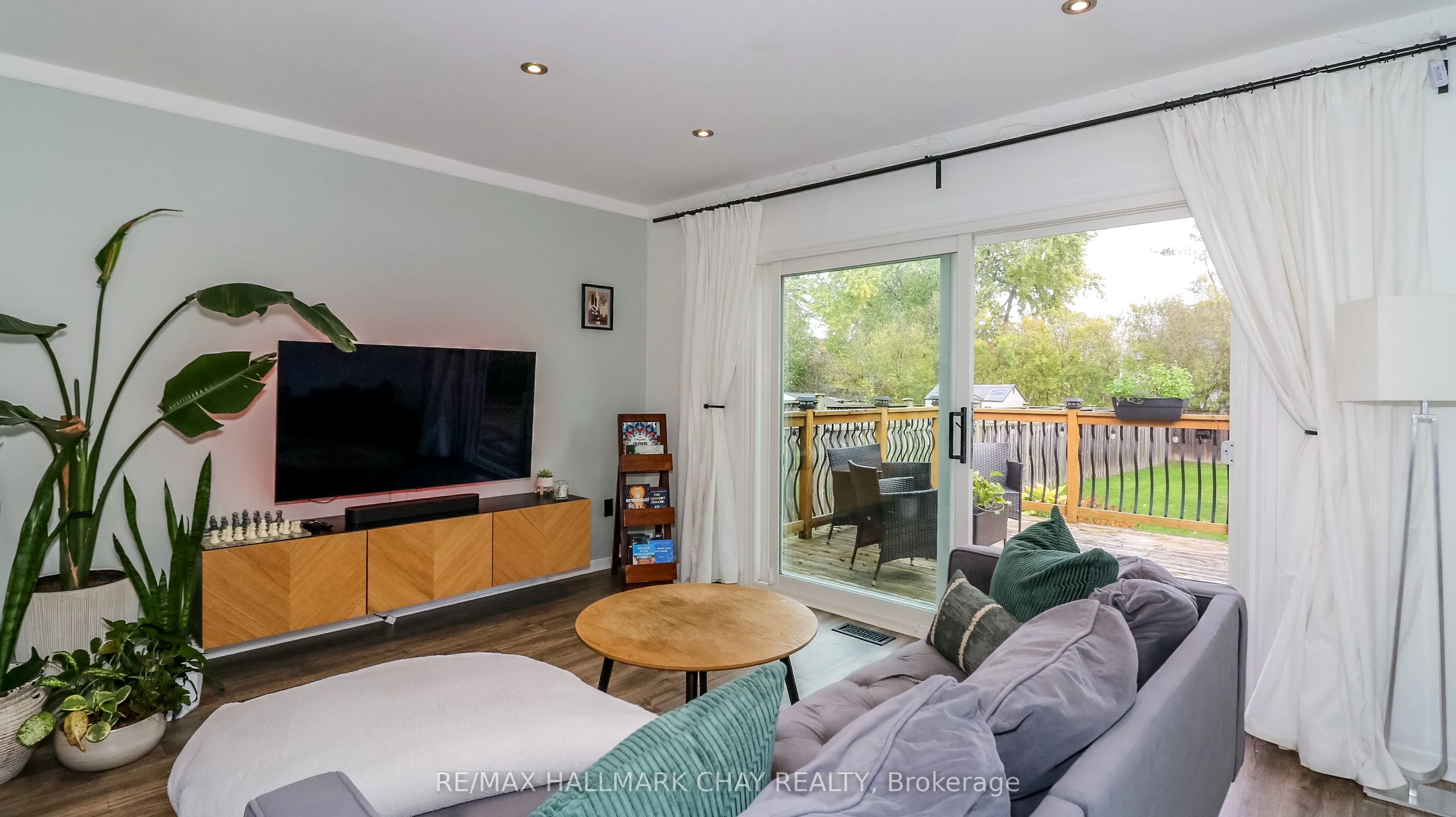 75 Elizabeth Street W