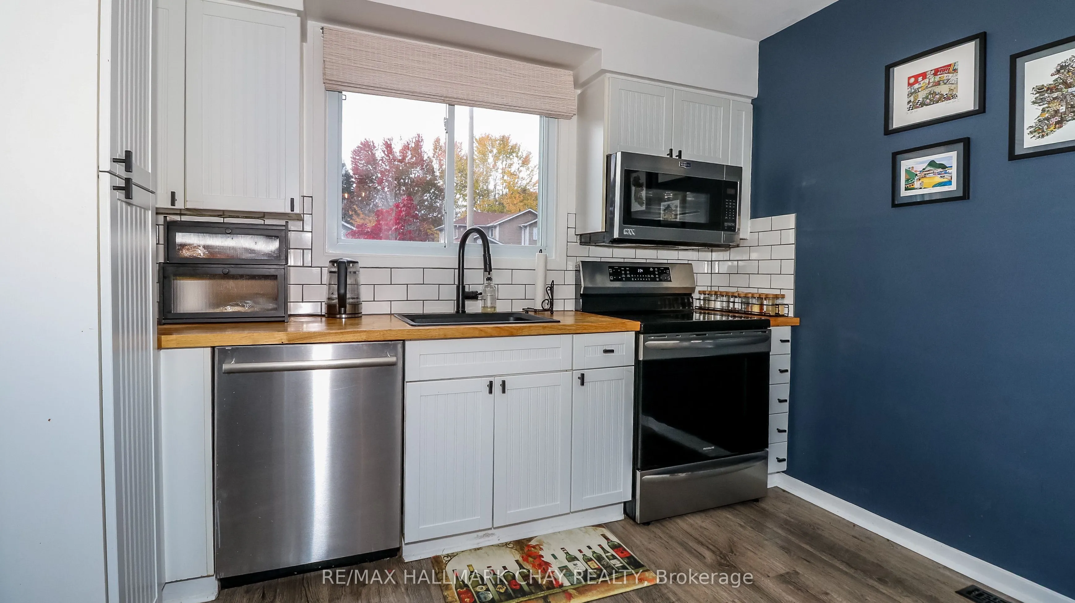 75 Elizabeth Street W