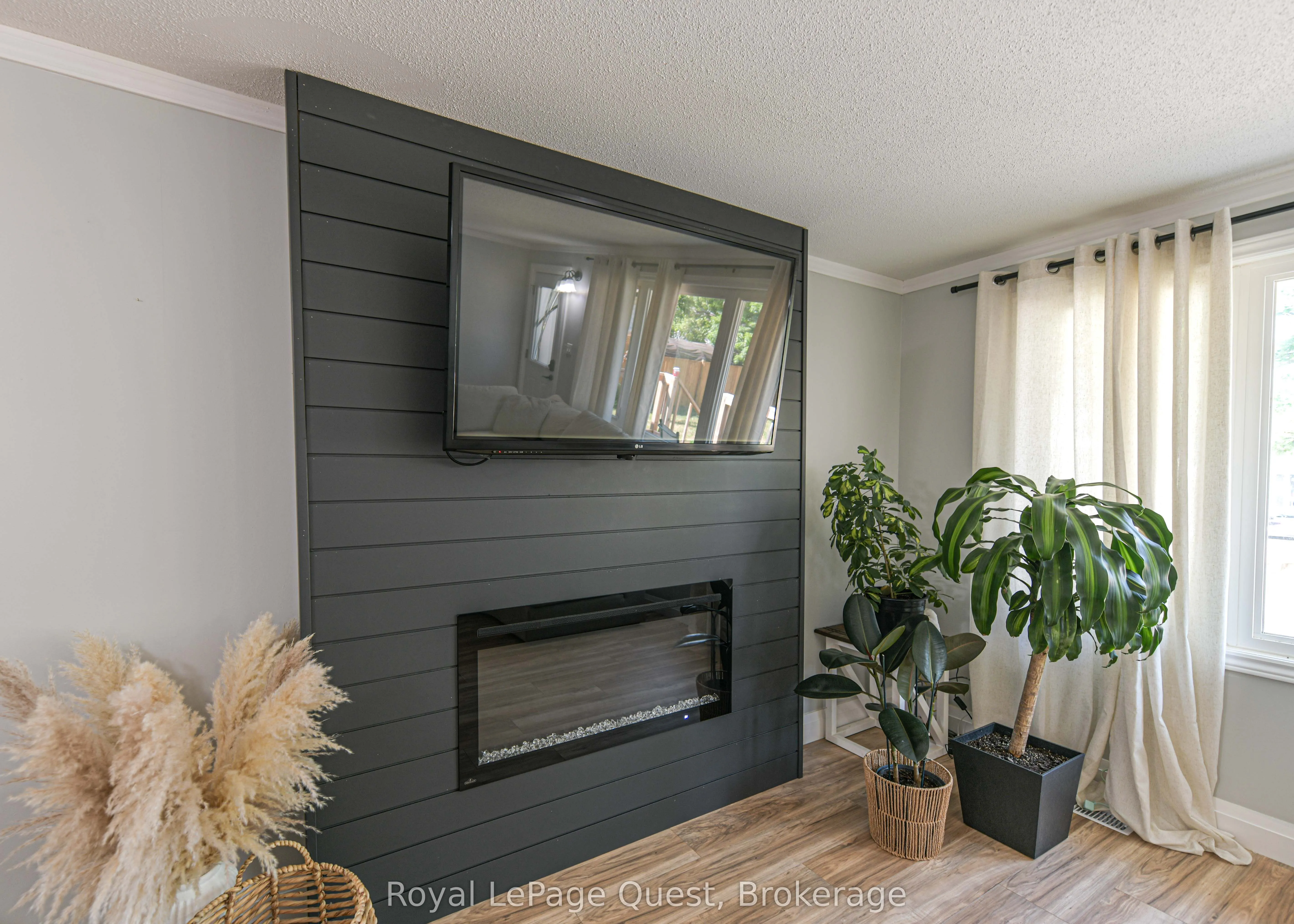 401 Mississaga Street W