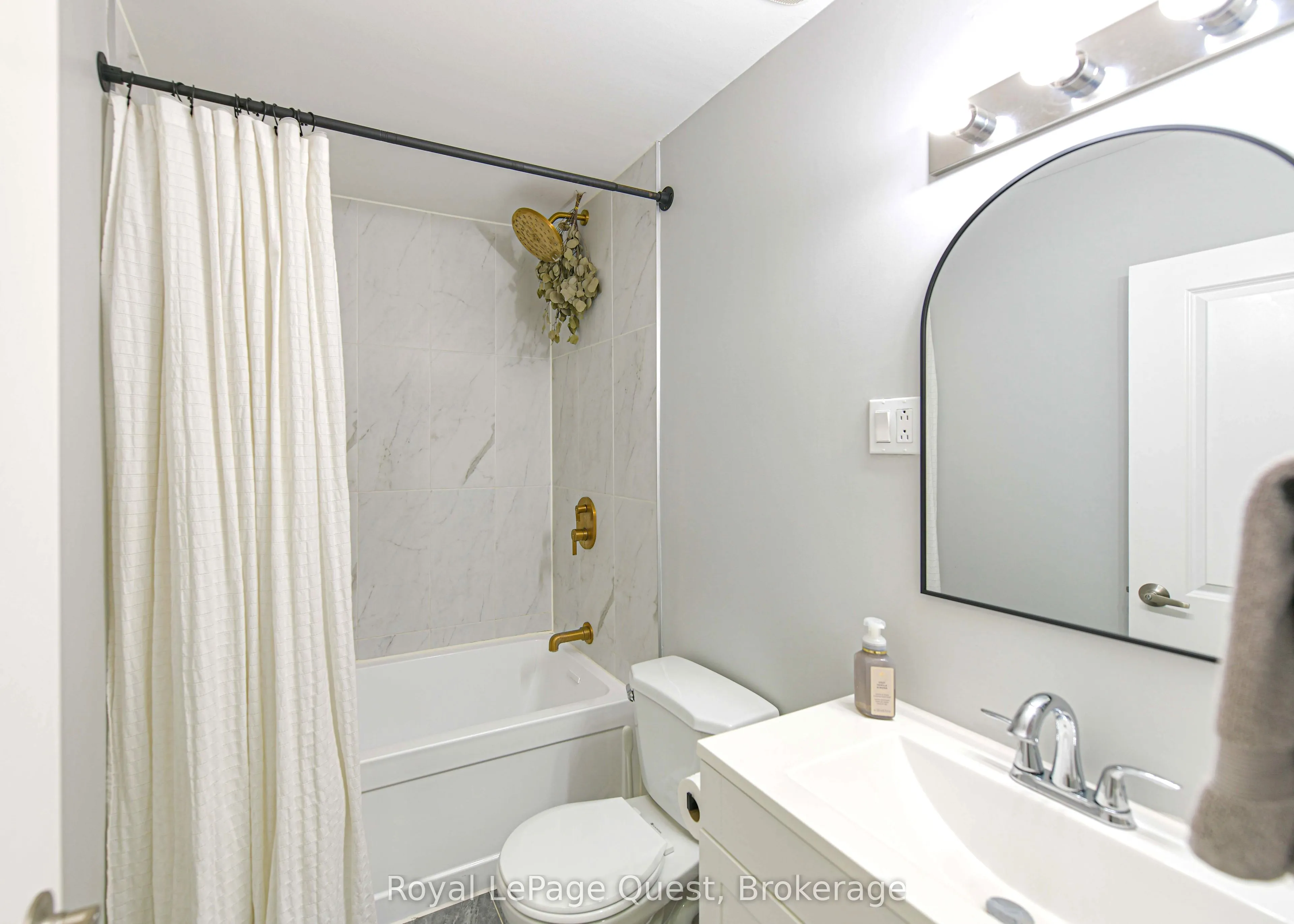 401 Mississaga Street W