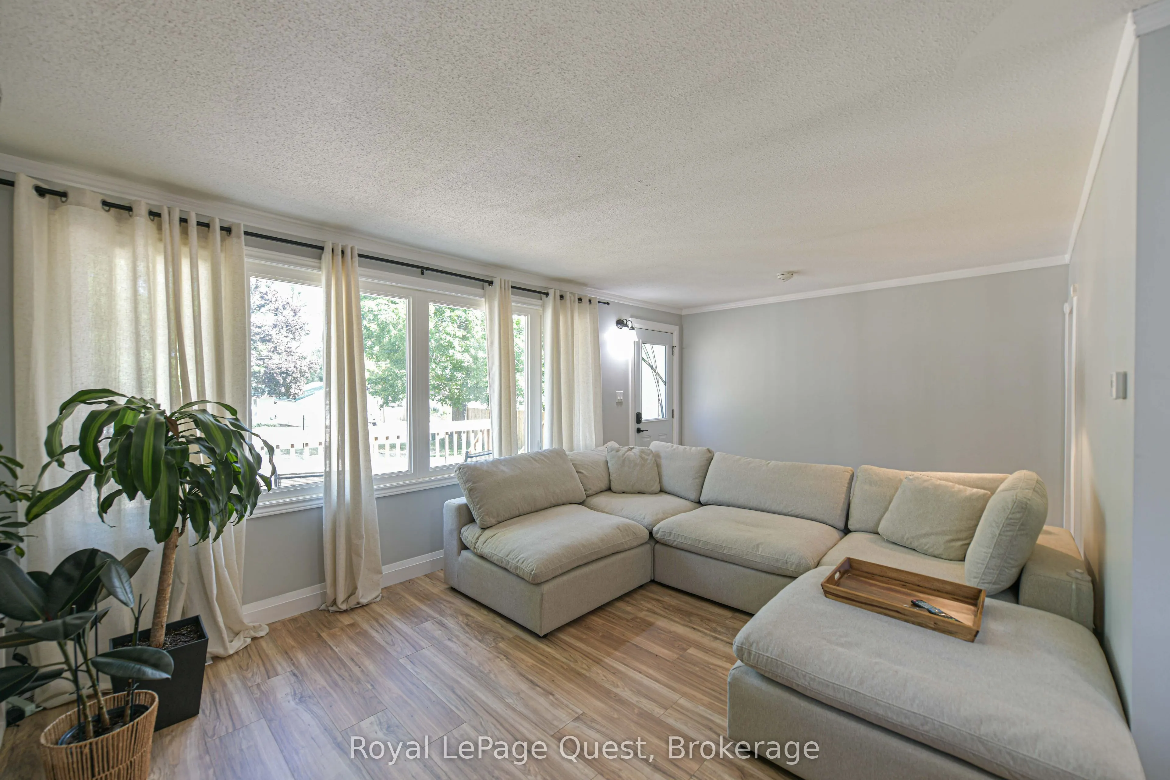 401 Mississaga Street W