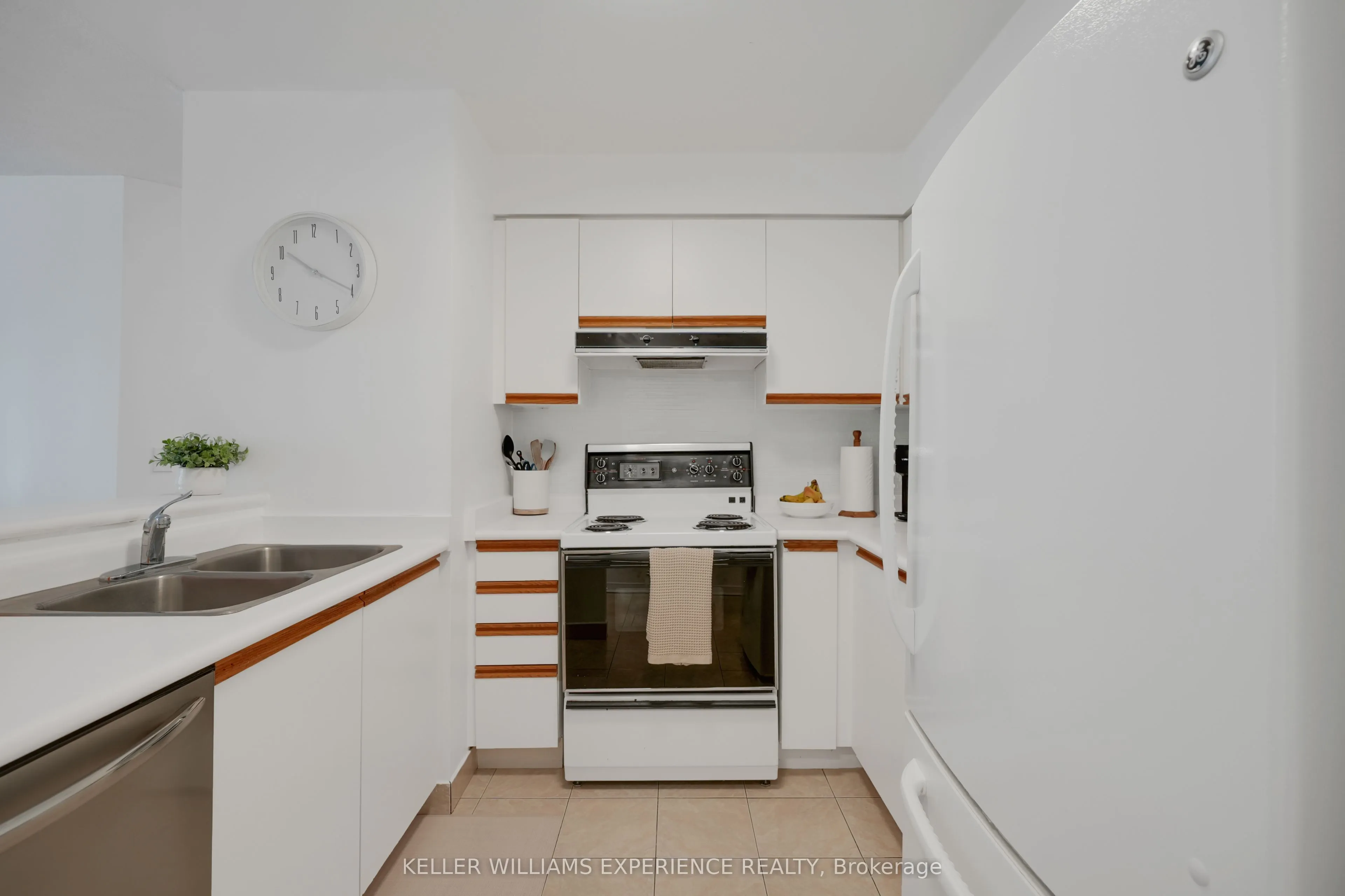 150 Dunlop Street E, #903