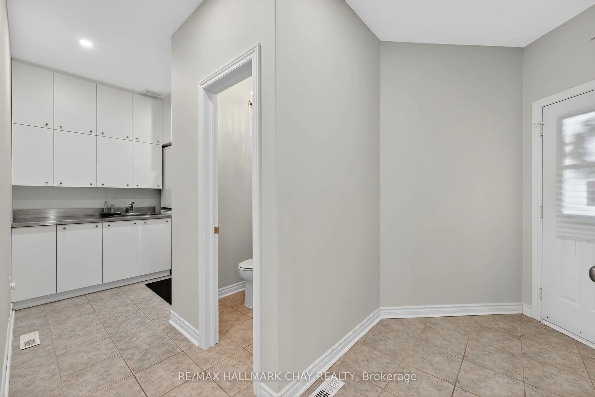 158 Pringle Drive, #Upper