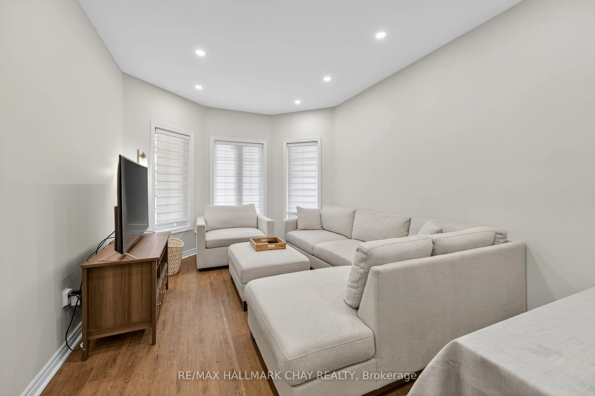 158 Pringle Drive, #Upper