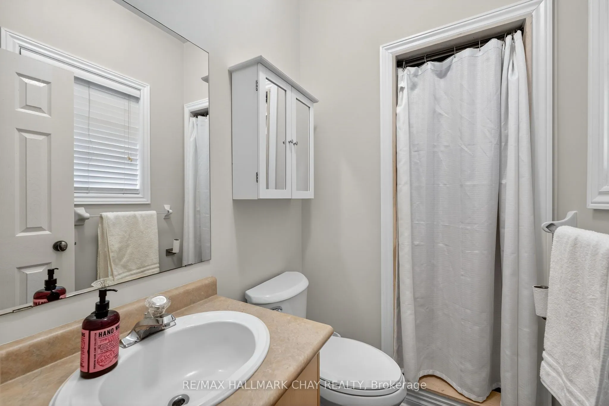 158 Pringle Drive, #Upper