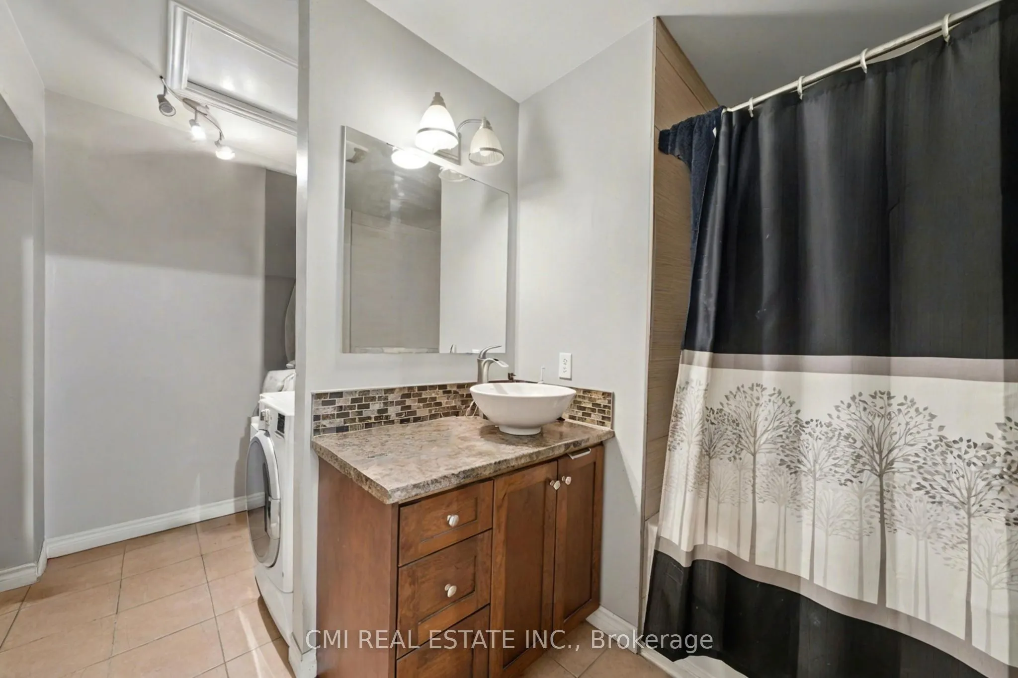 511 Thomas Street, #1