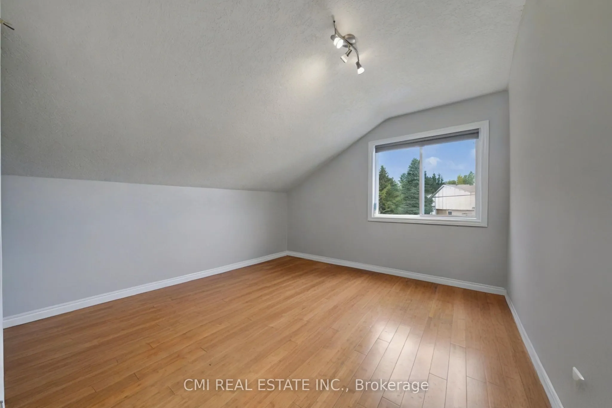 511 Thomas Street, #1