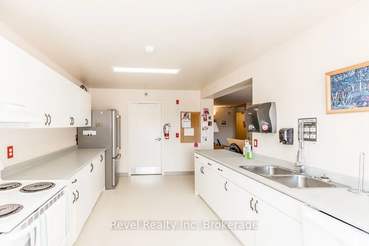 333 LAFONTAINE Road W, #105