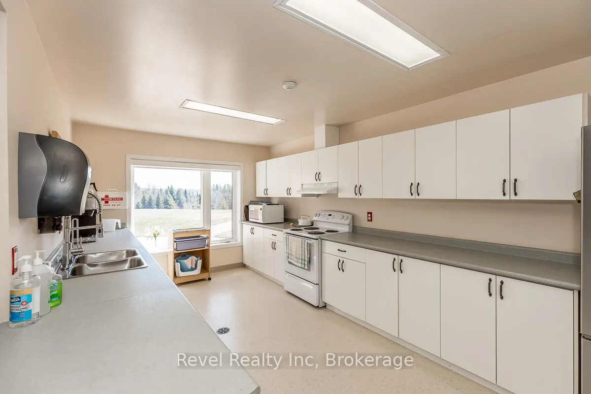 333 LAFONTAINE Road W, #105