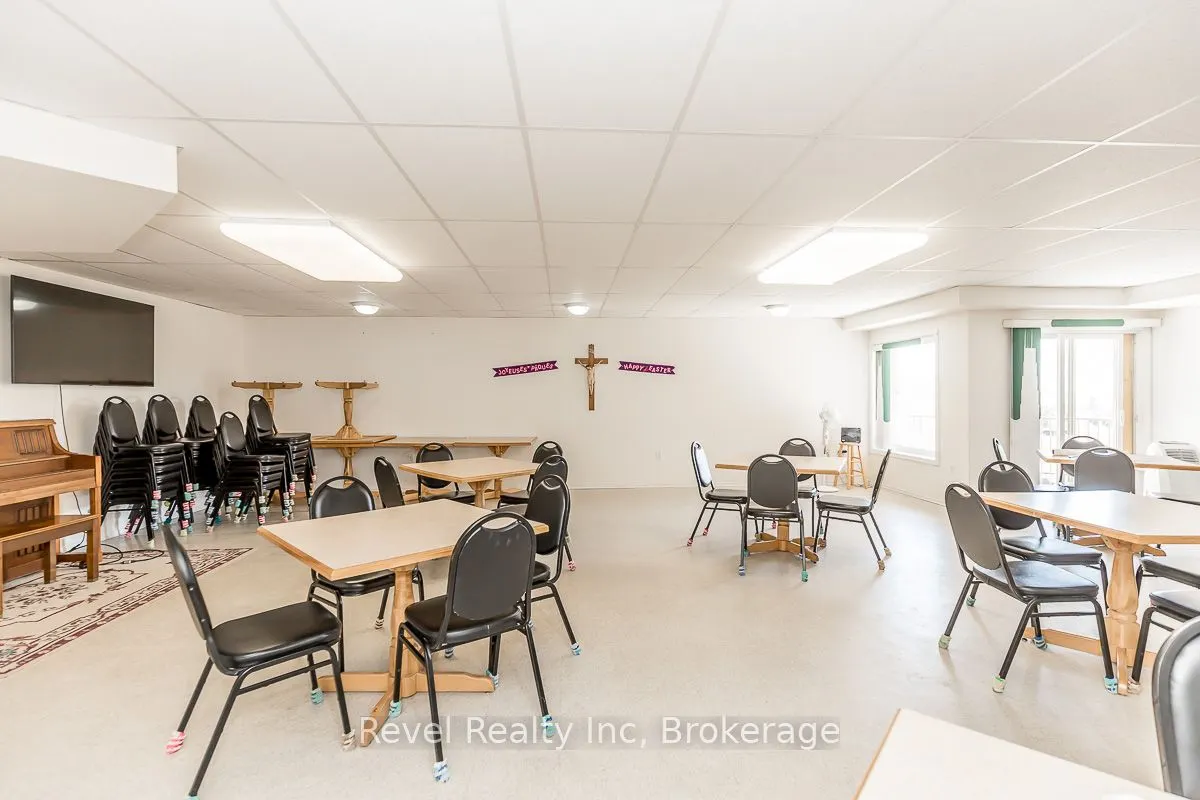 333 LAFONTAINE Road W, #105