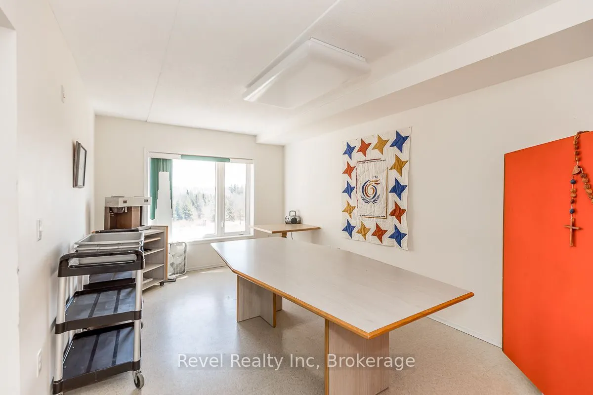 333 LAFONTAINE Road W, #105