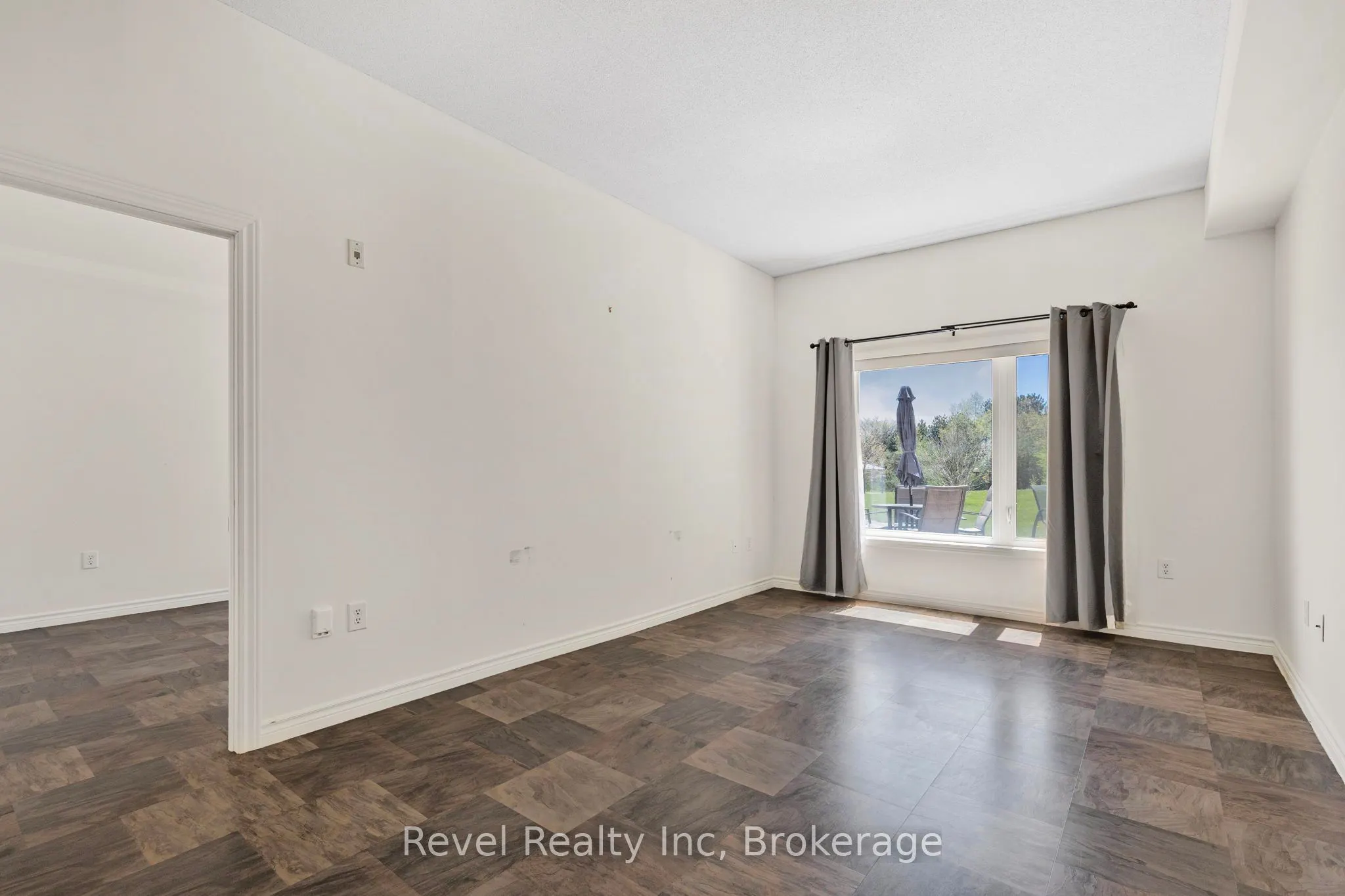 333 LAFONTAINE Road W, #105