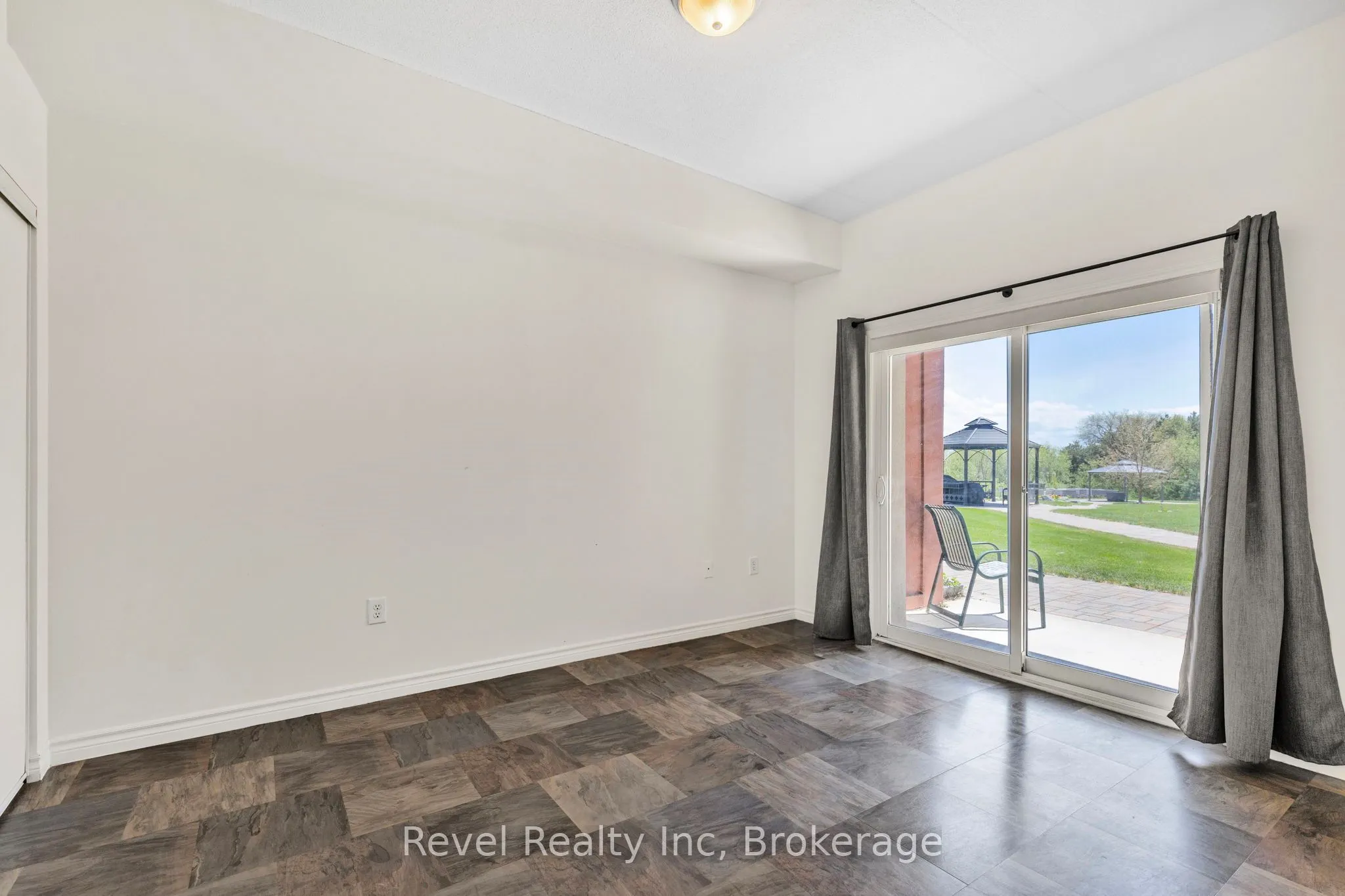 333 LAFONTAINE Road W, #105