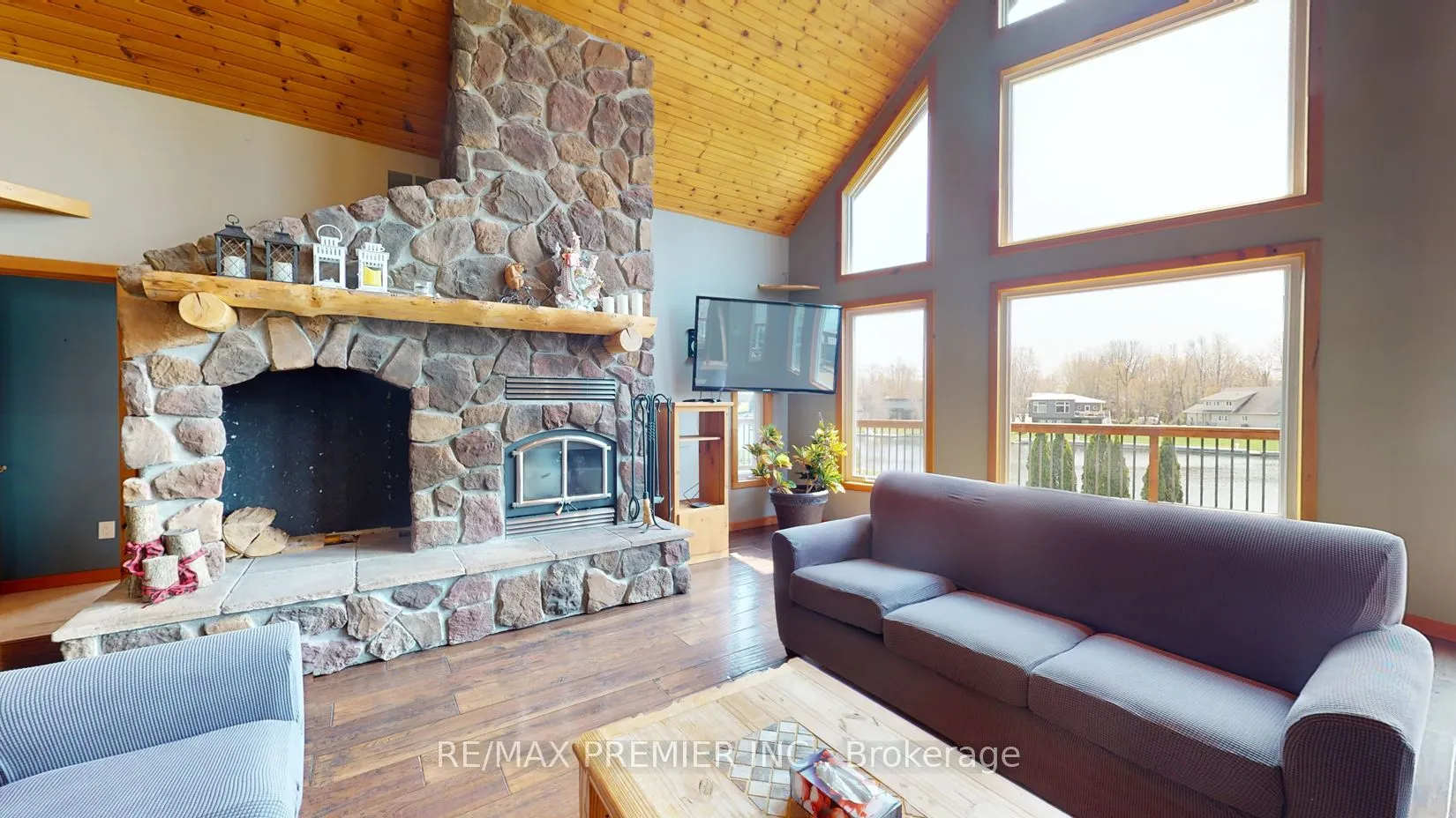 31 Paradise Boulevard