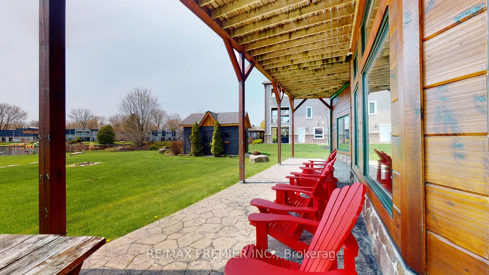 31 Paradise Boulevard